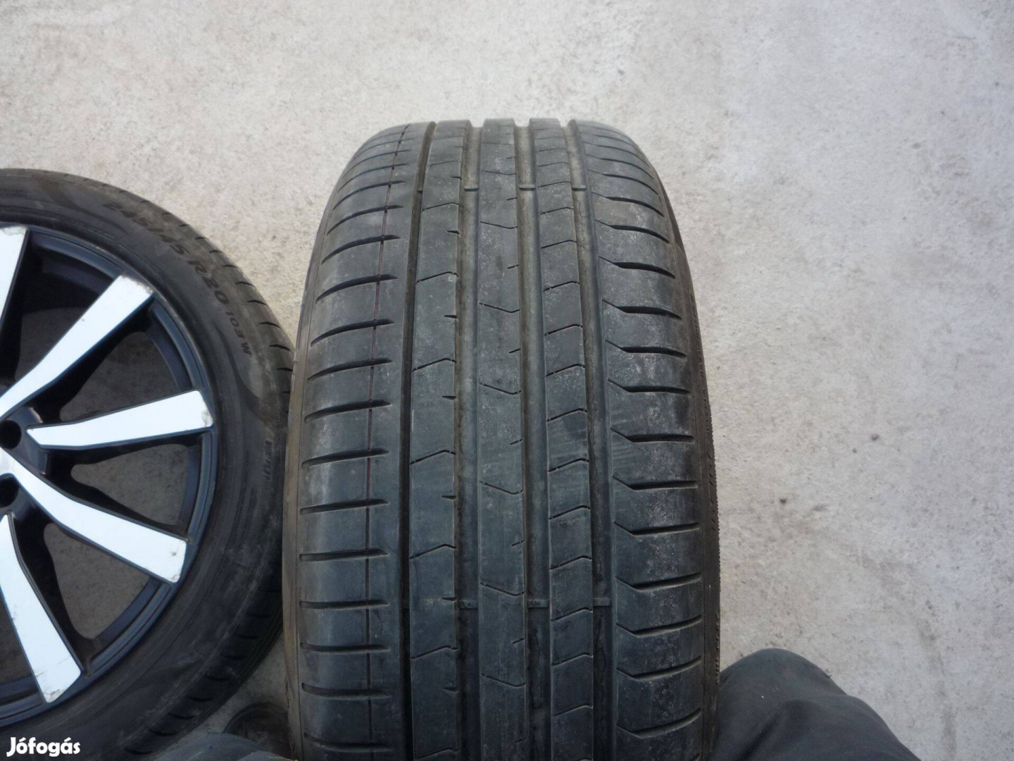 245/45R20 Pirelli gumi 2db nagyon jó állapotban olcsón eladó!