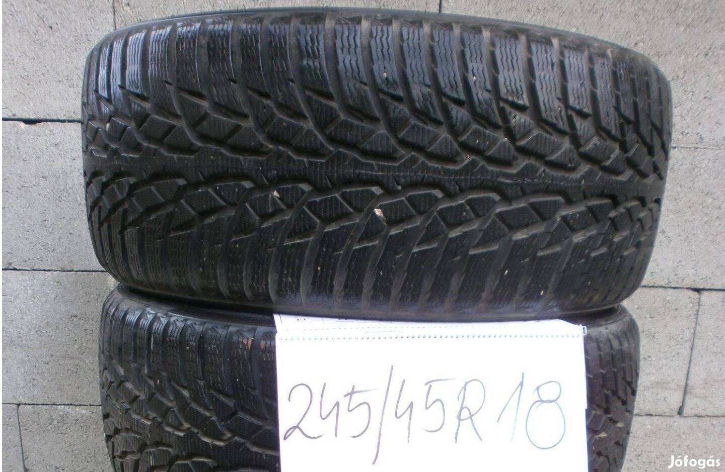 245/45 R18 Nokian/Pirelli téligumi 4 db