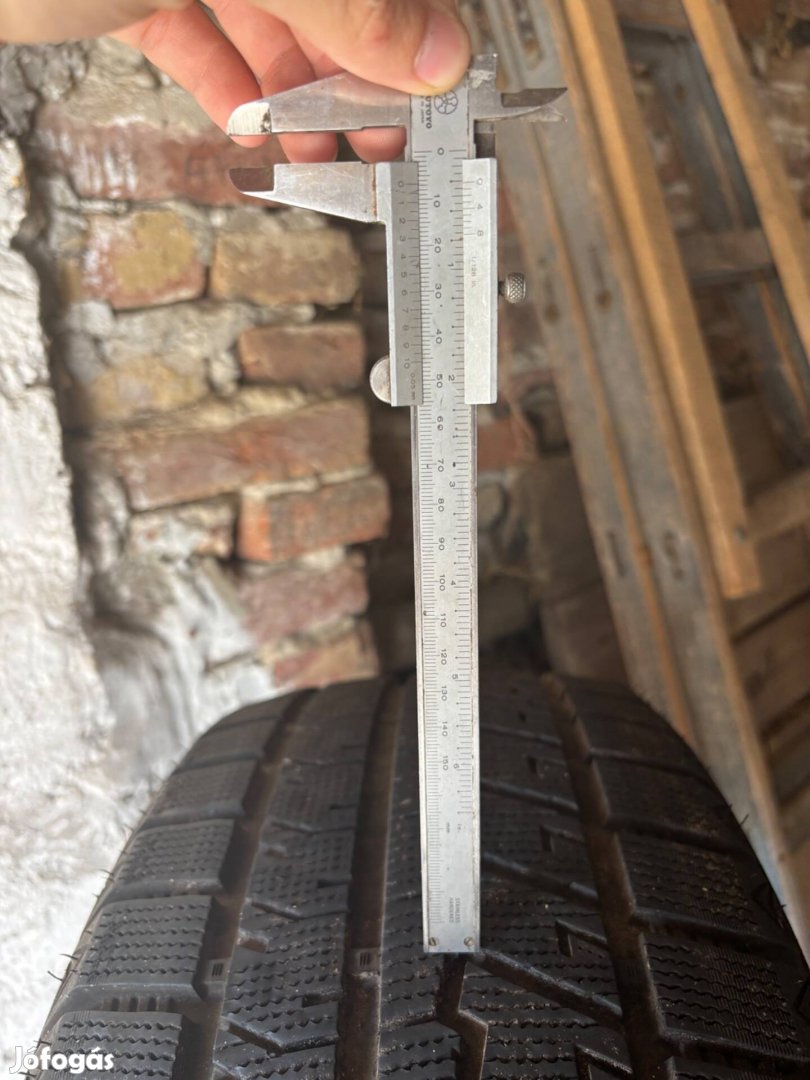 245/45 R19 téligumi