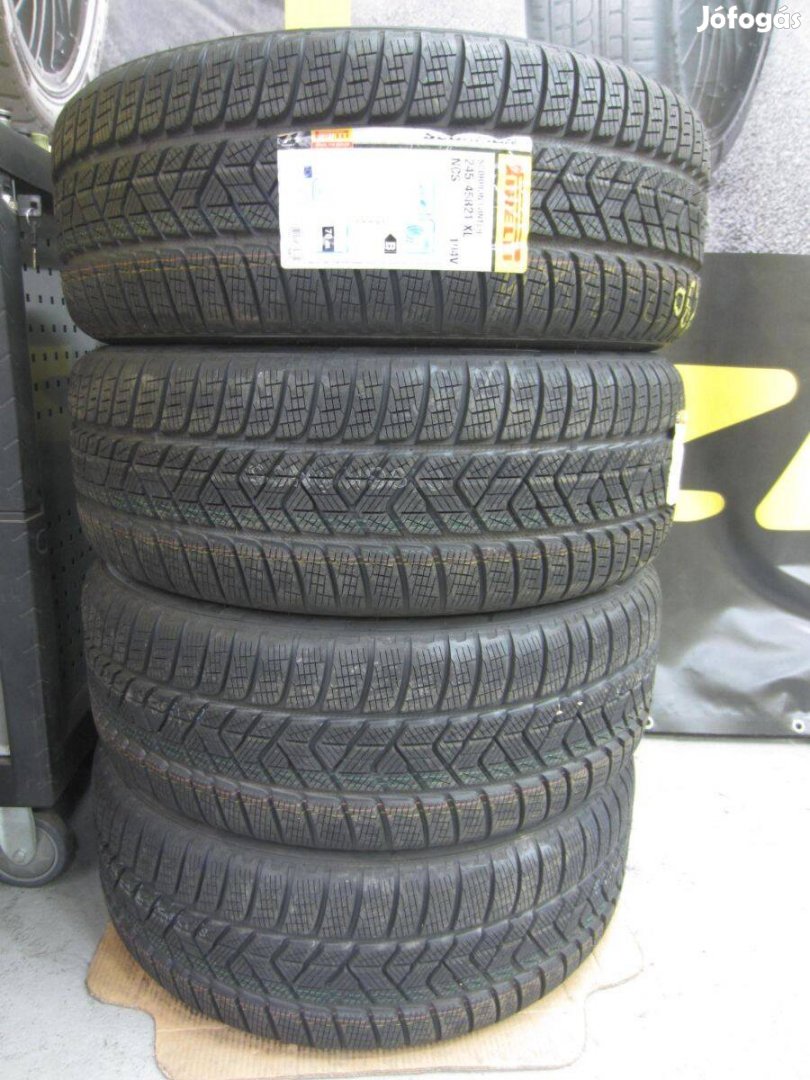 245/45 R21 Pirelli SC Winter 104V