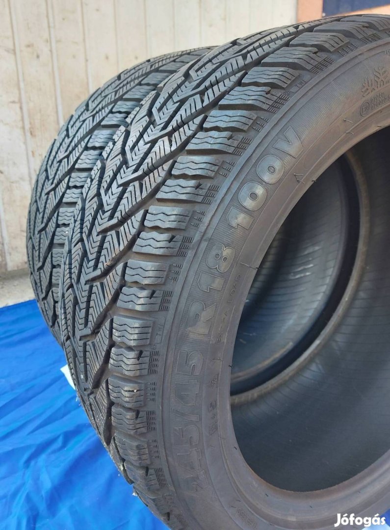 245/45 R 18 100 V Kormoran téli gumi