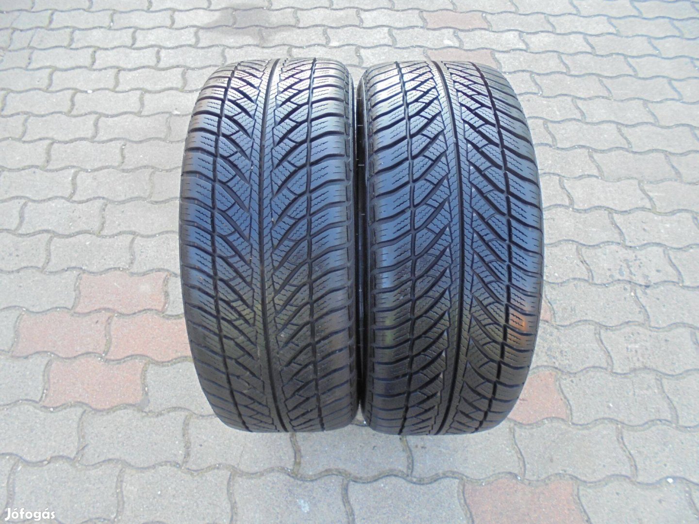 245/45 R 18" újszerű 2022-es Goodyear téli gumi eladó