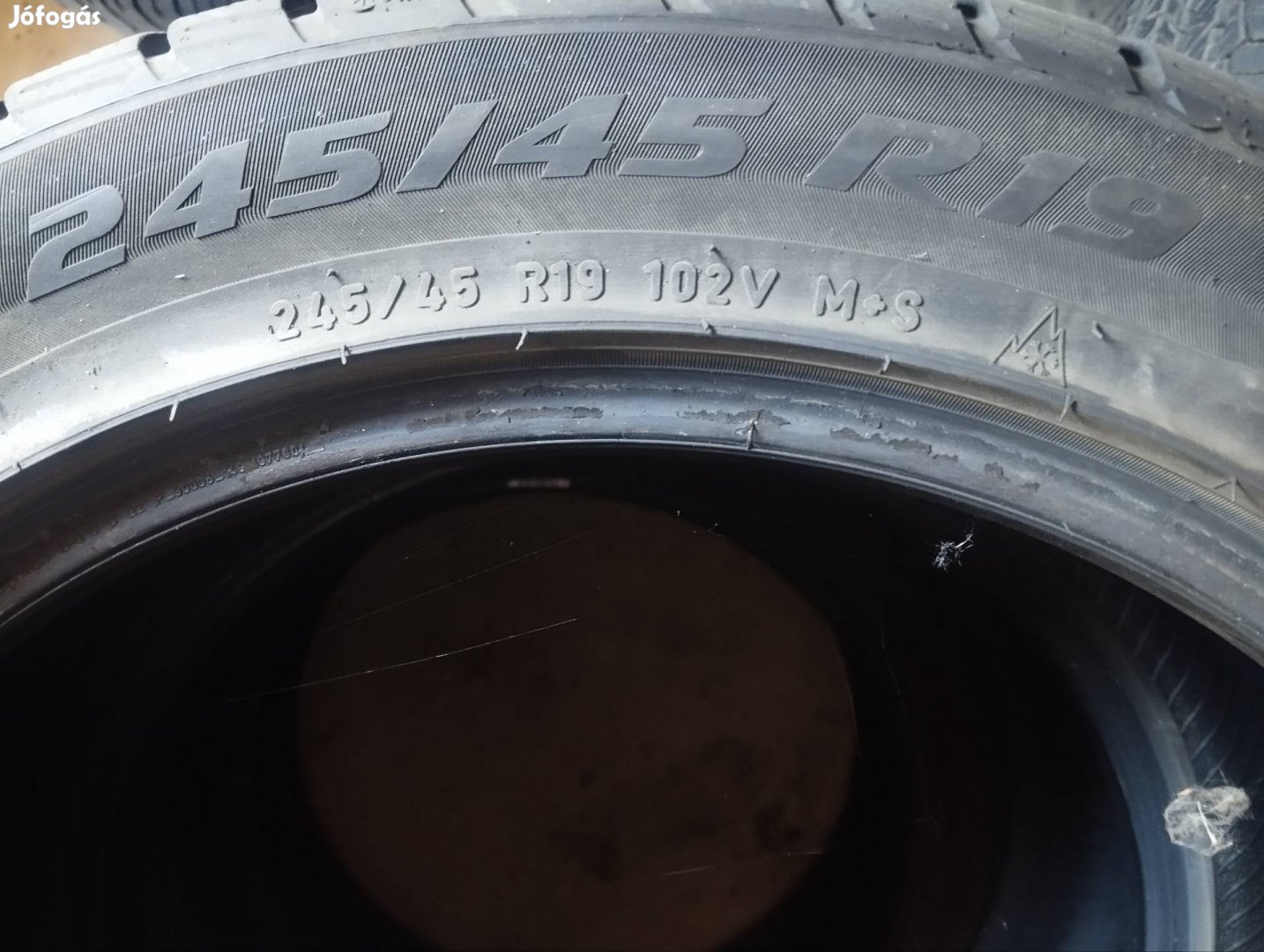 245/45 r19 Téli gumi Pirelli  5.5 mm-es profilmélység.