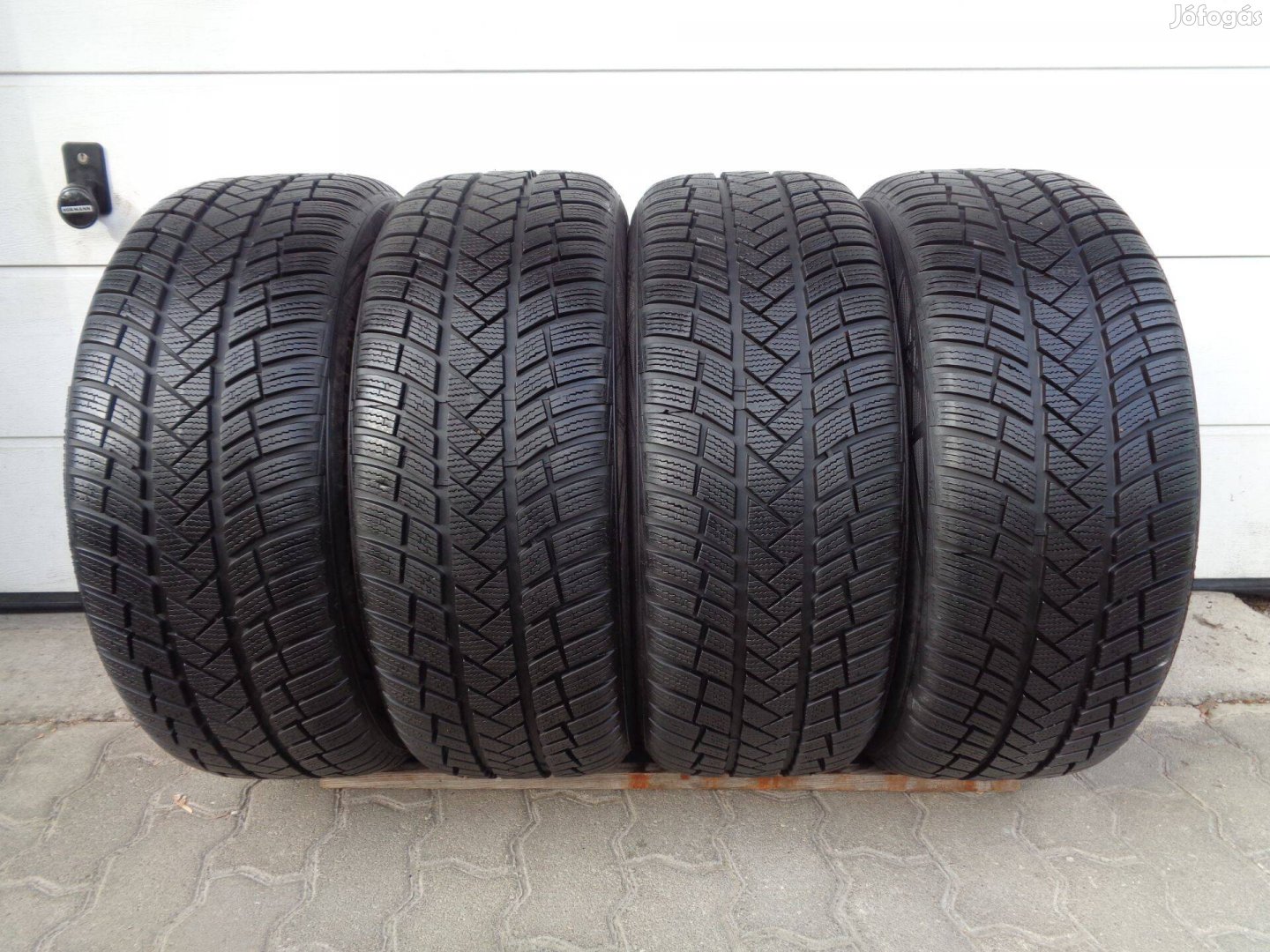 245/50R18 Vredestein téli gumi pár száz km-t futott mint az új, eladó