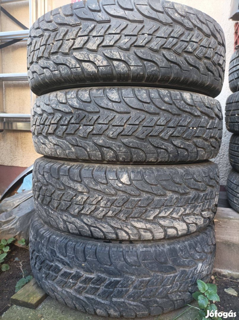 245/70 R16 AT gumiabroncs