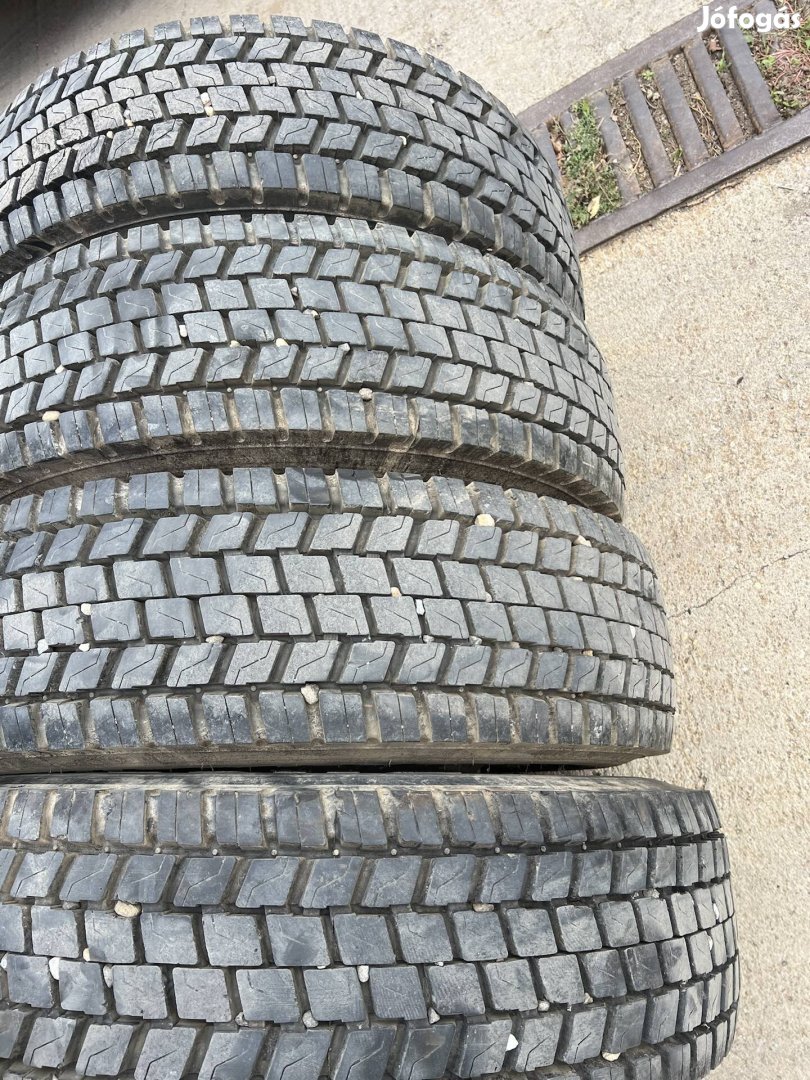 245/70 R19,5 húzó teherautó gumi 