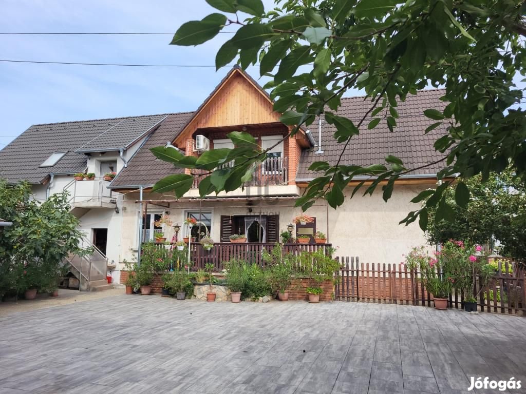 248 nm-es ház eladó Monor