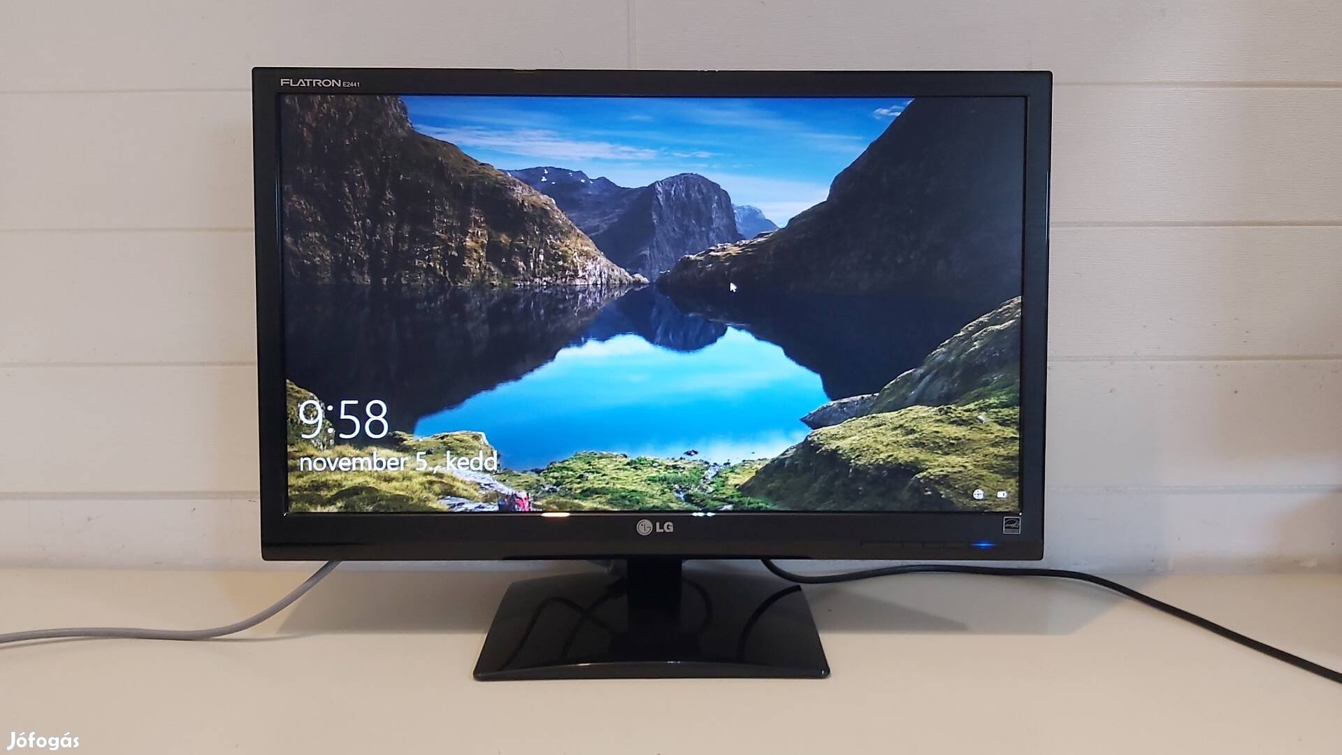 24"-os,full-HD LG LED monitor eladó