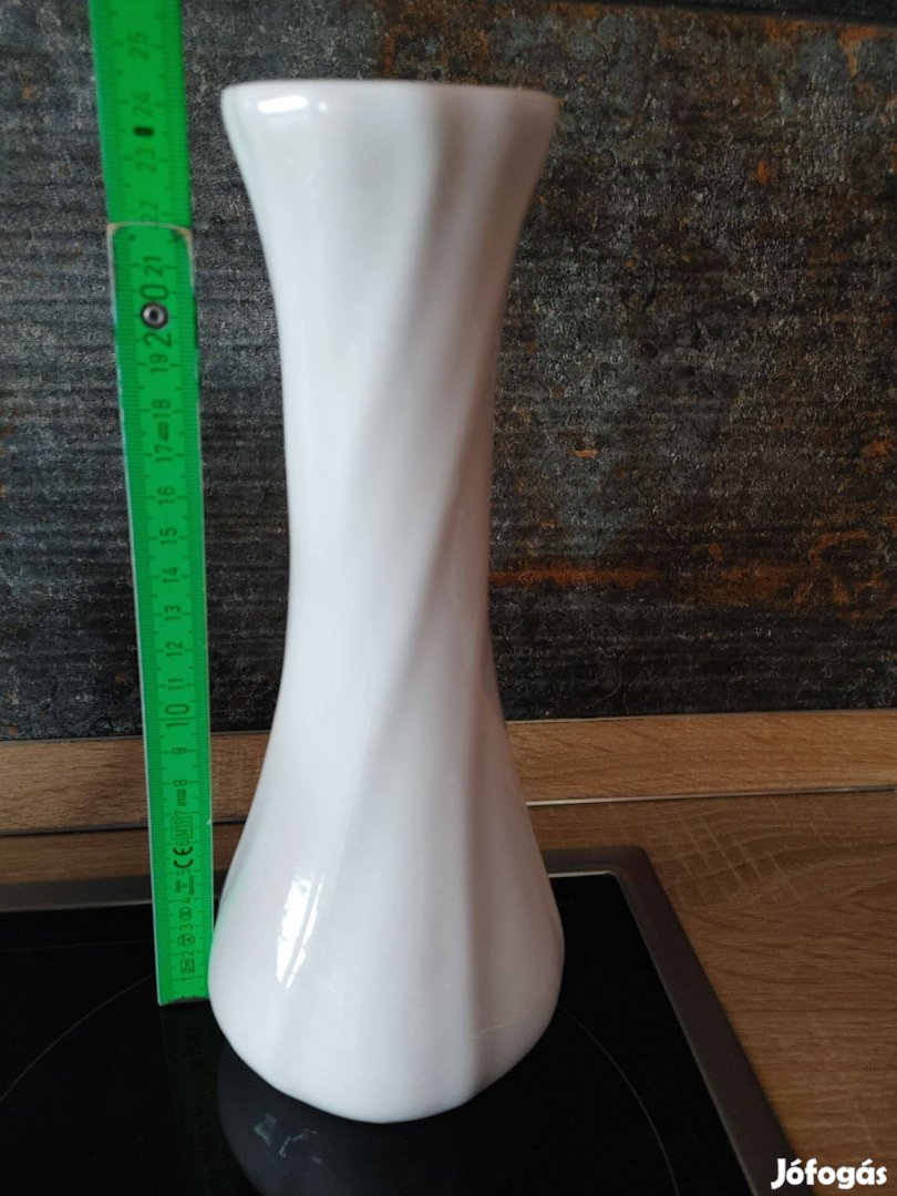 24 cm fehér csavart kerámia váza