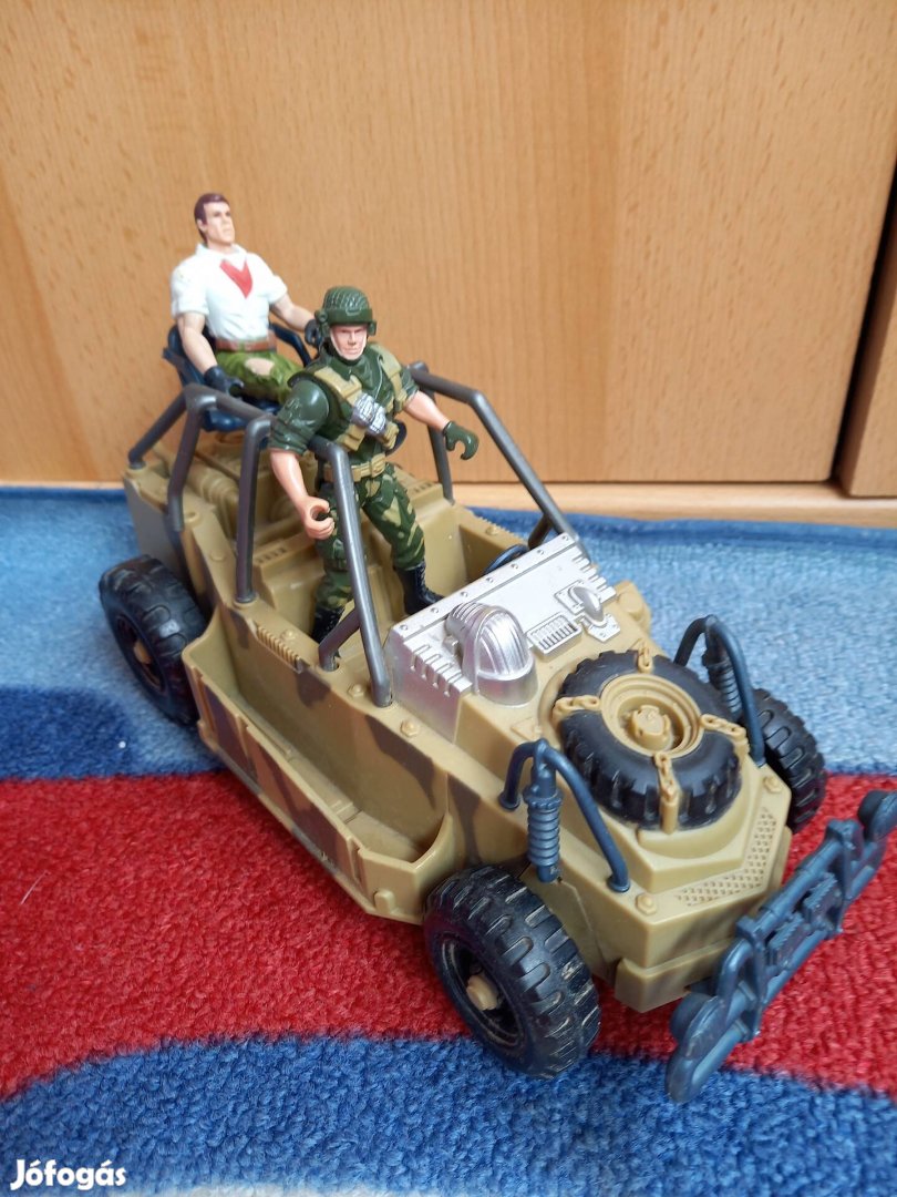24 cm katonai autó játék katonával 