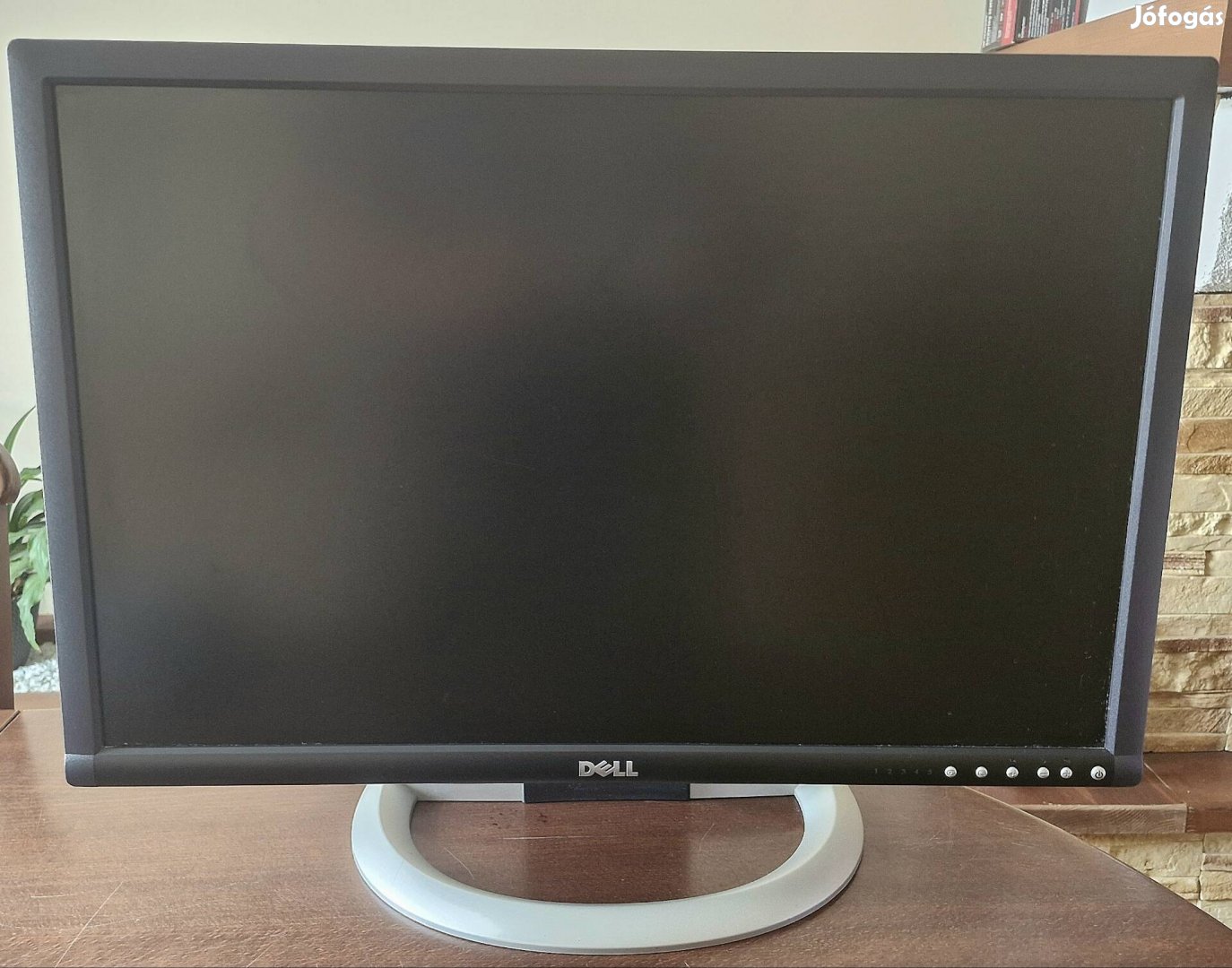 24 colos FHD Dell monitor eladó!