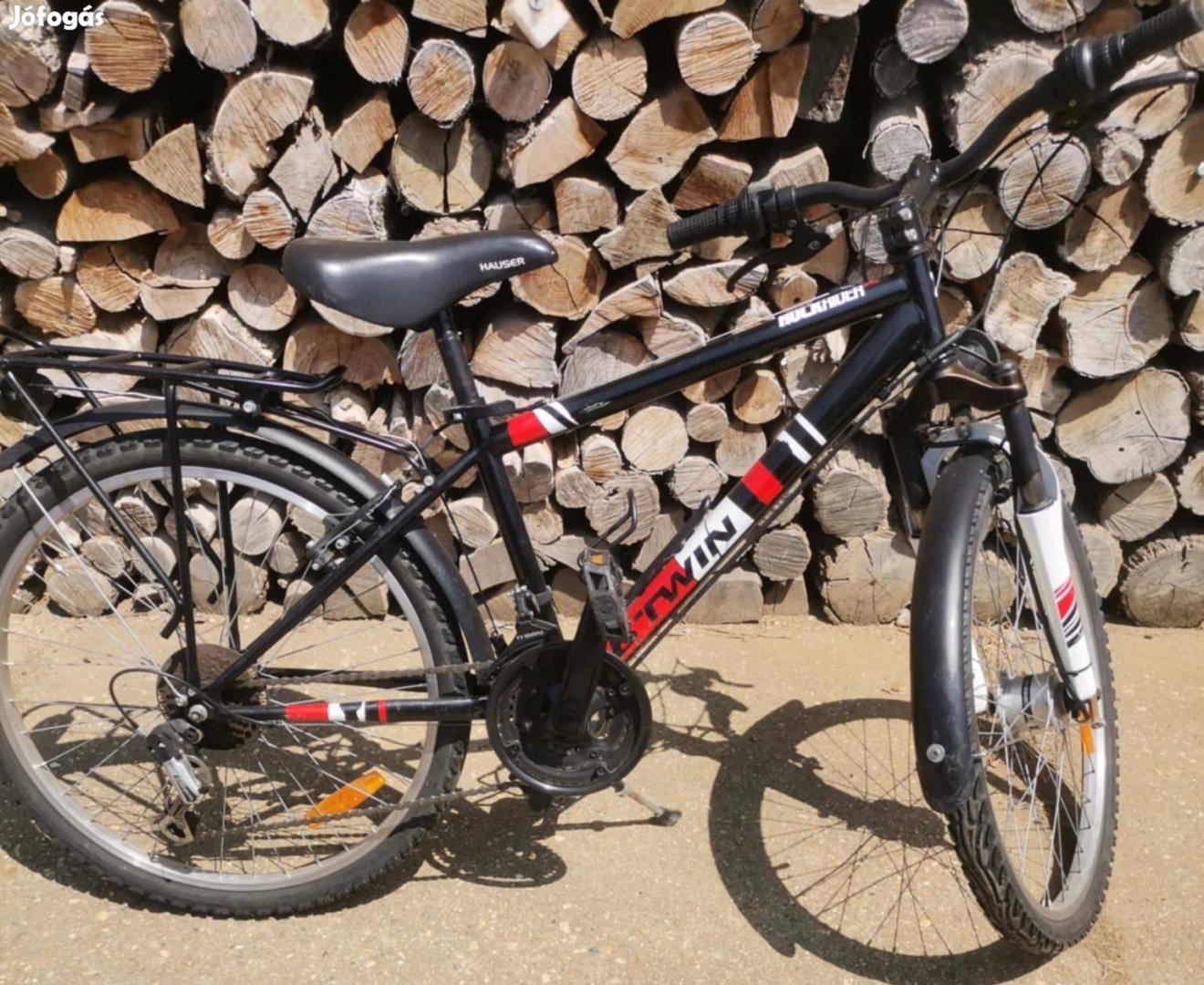 24 colos fiú kerékpár eladó. Sárvédő, támasztó, agydinamós