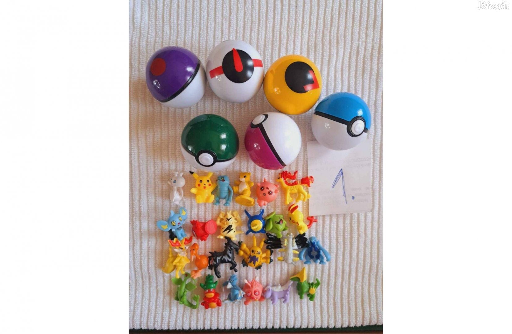 24 darabos Pokémon mini figura 6 darab labdával