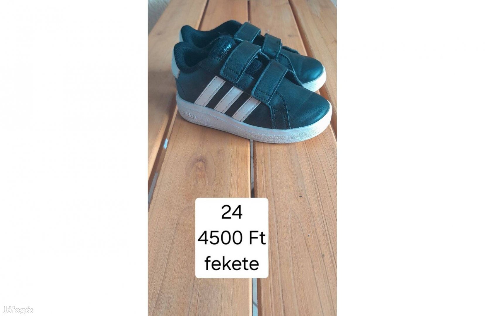 24-es Adidas cipő