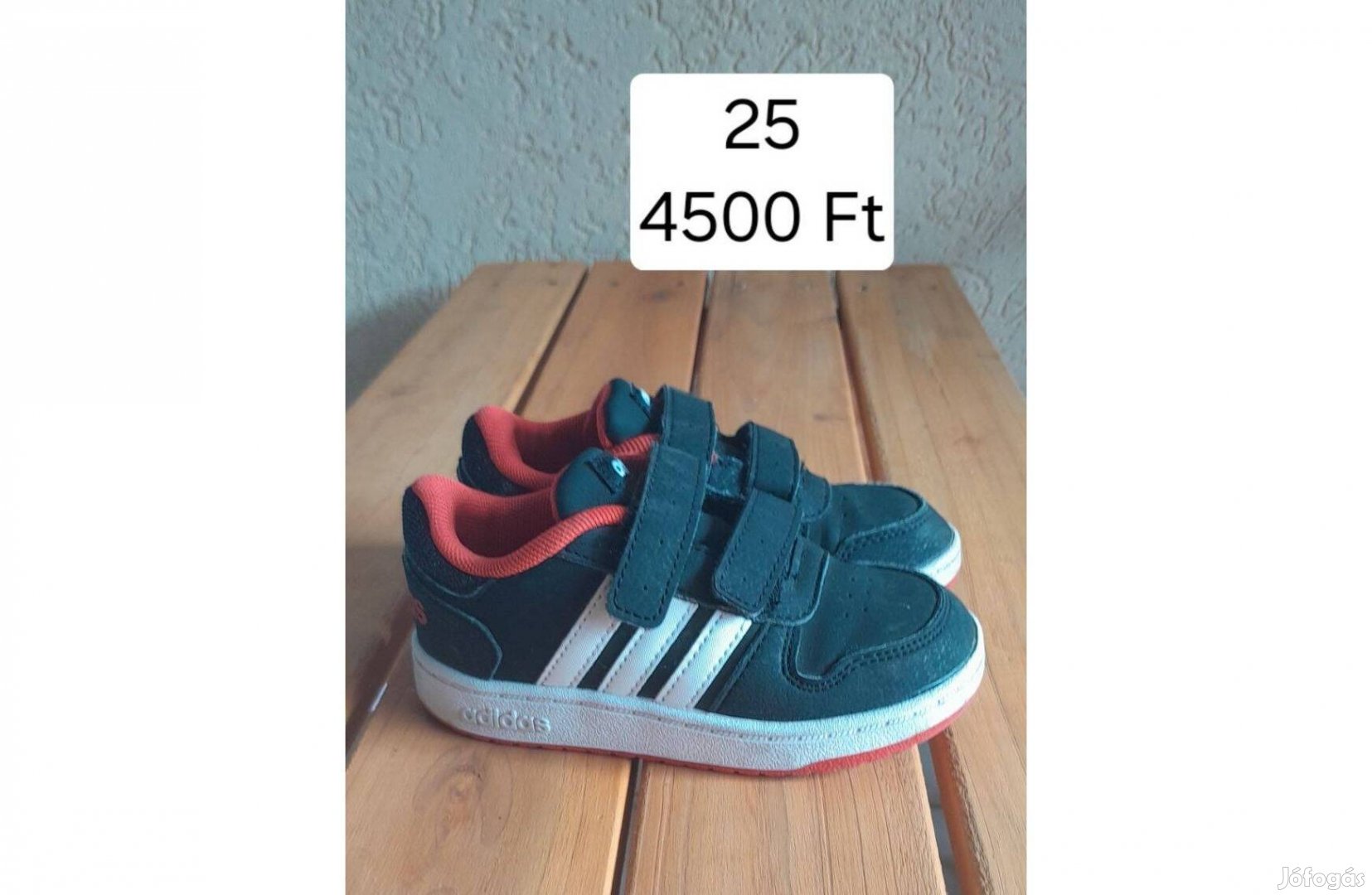 24-es Adidas cipő