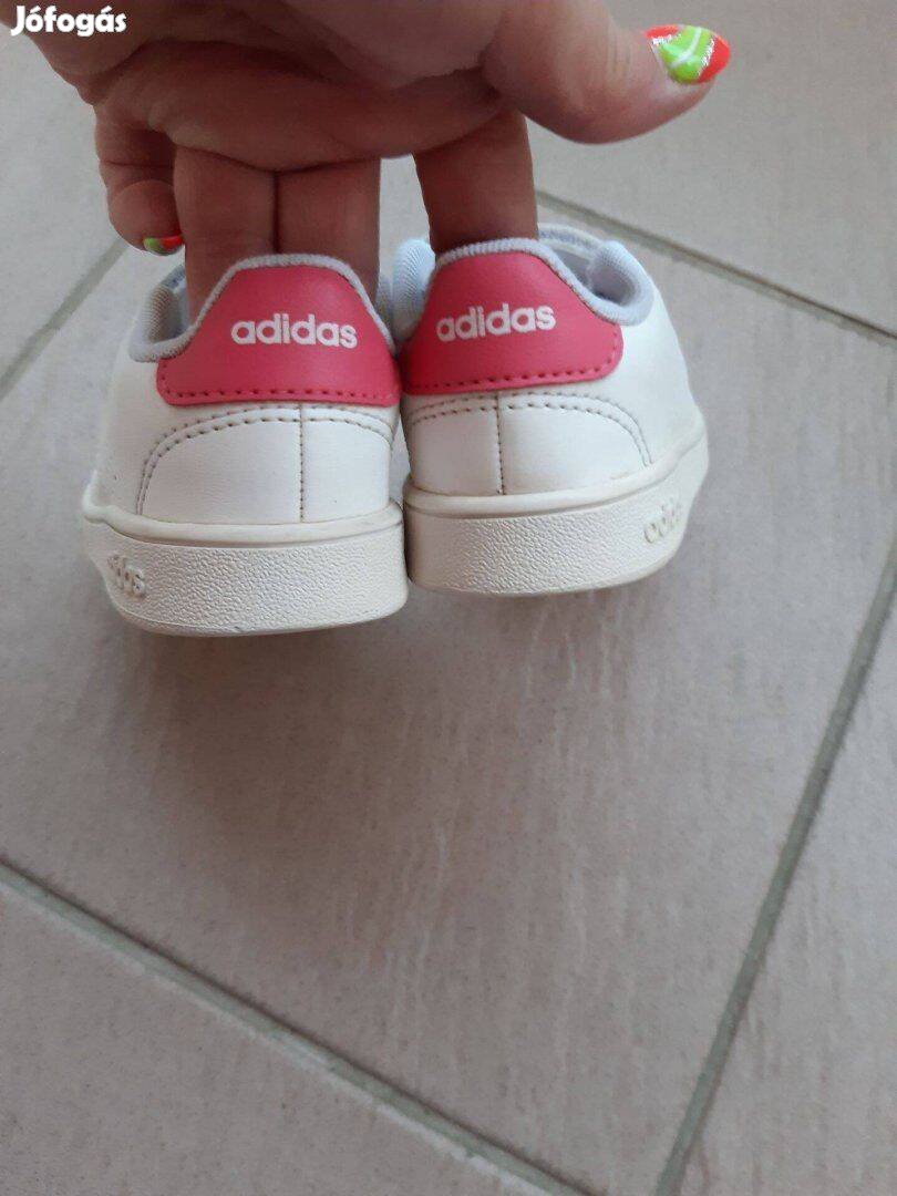 24-es Adidas fehér,kislány sportcipő