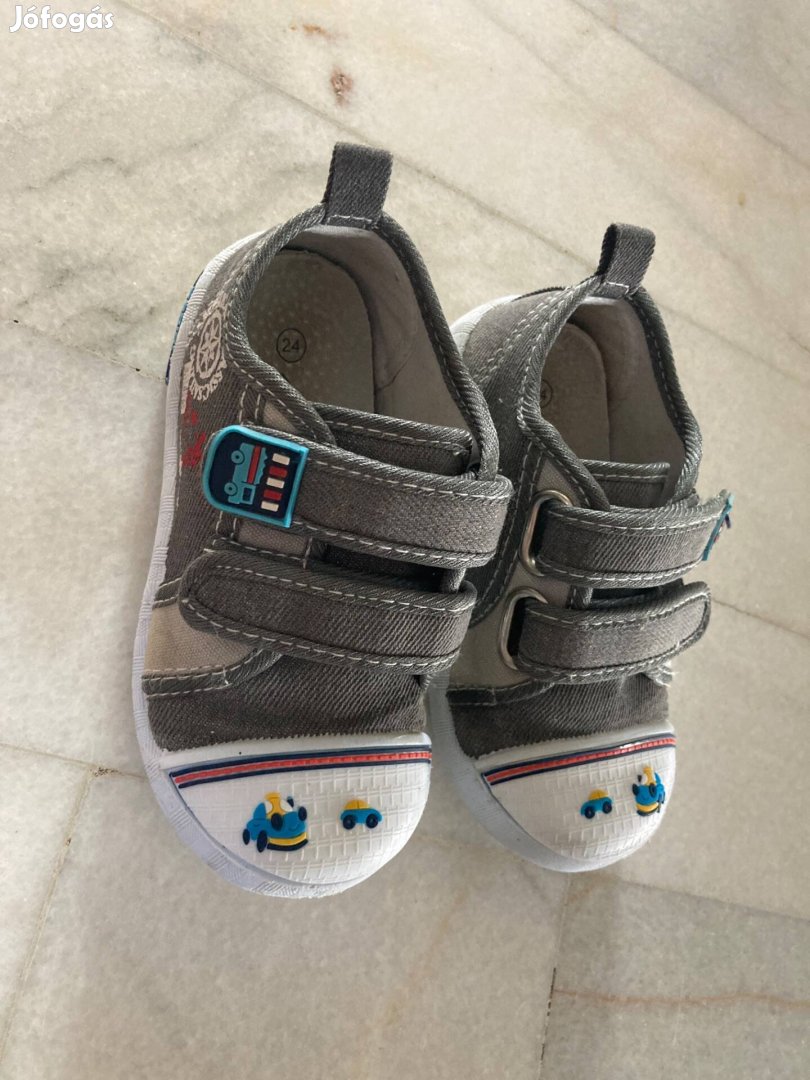 24-es Padini tornacipő eladó