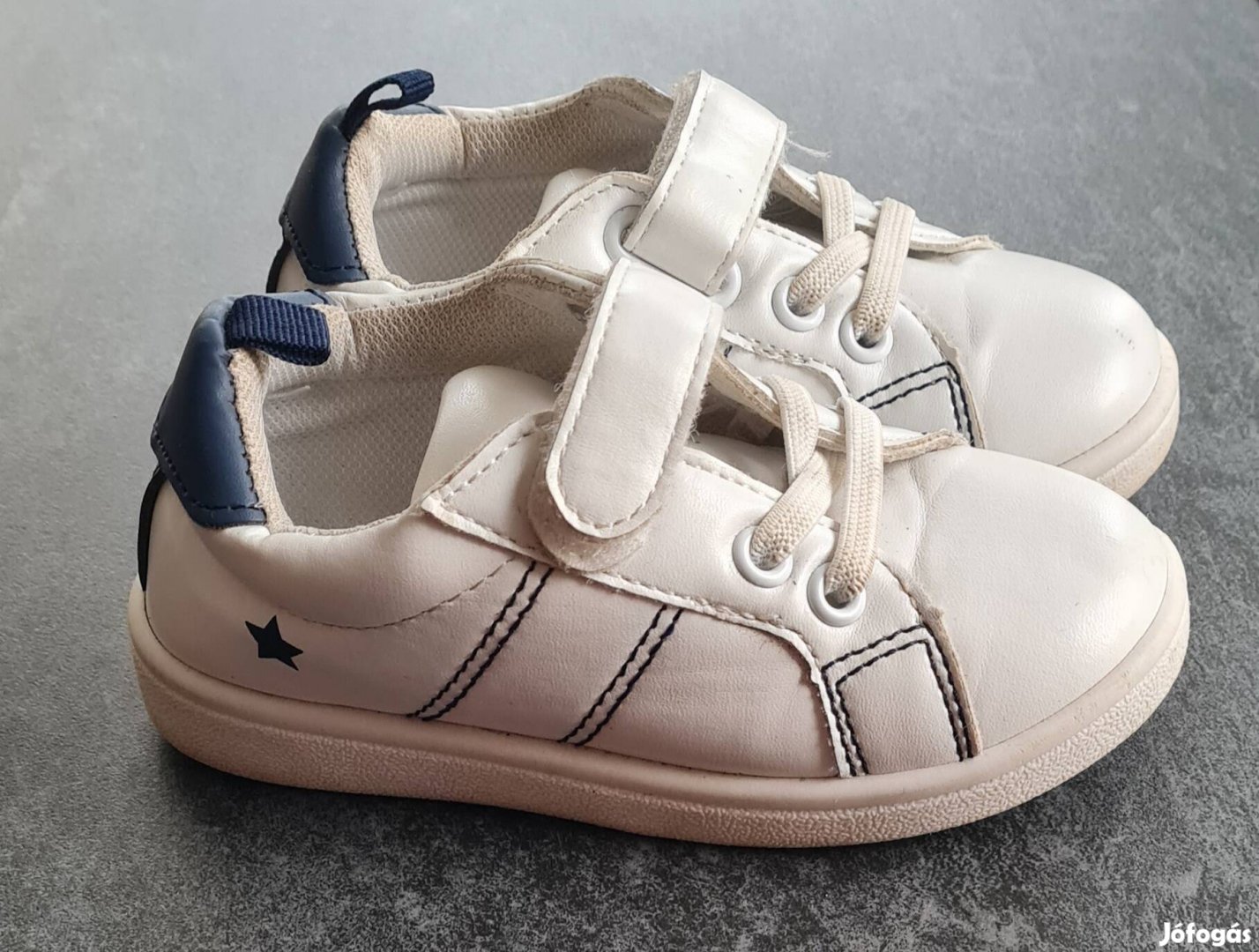 24-es keveset használt cipő
