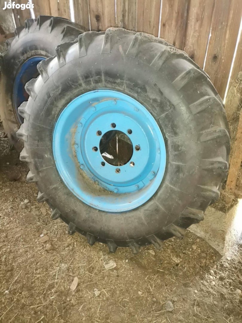24colos hátsókerekek, super zetor 50, kombájn stb. ballonos gumik