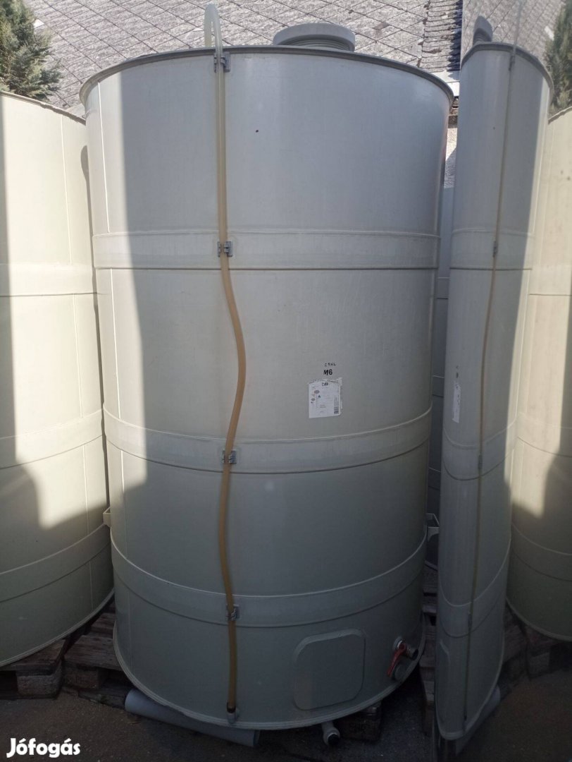 2500 literes műanyag tartály
