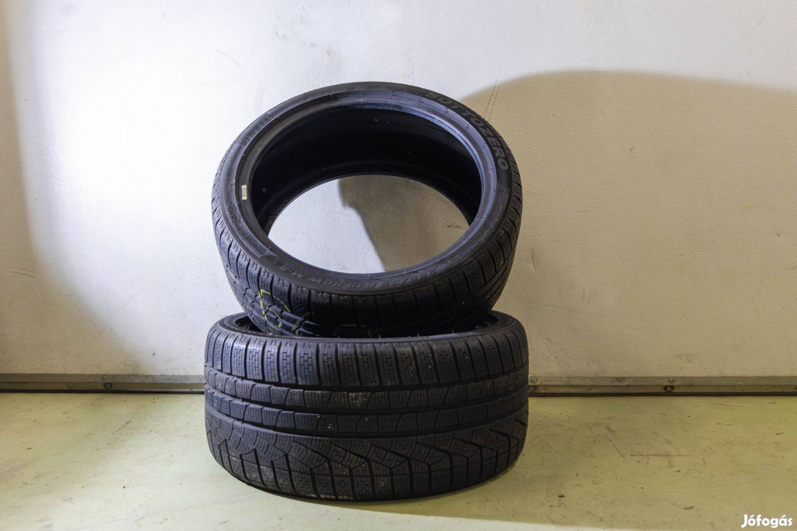 255/35R19 - dot4018 -téli