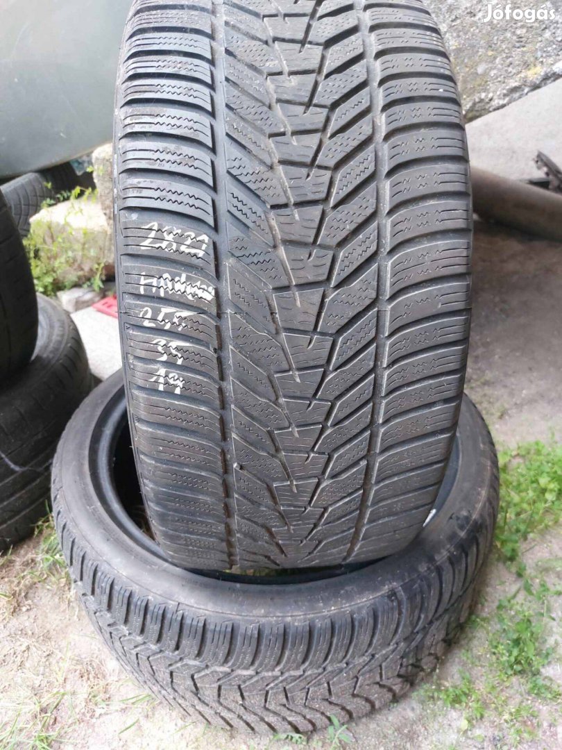 255 35 19 Hankook Téli