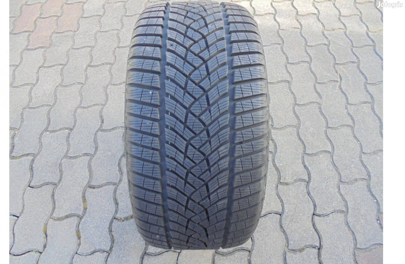 255/35 R19" 1 db újszerű Goodyear téli gumi eladó