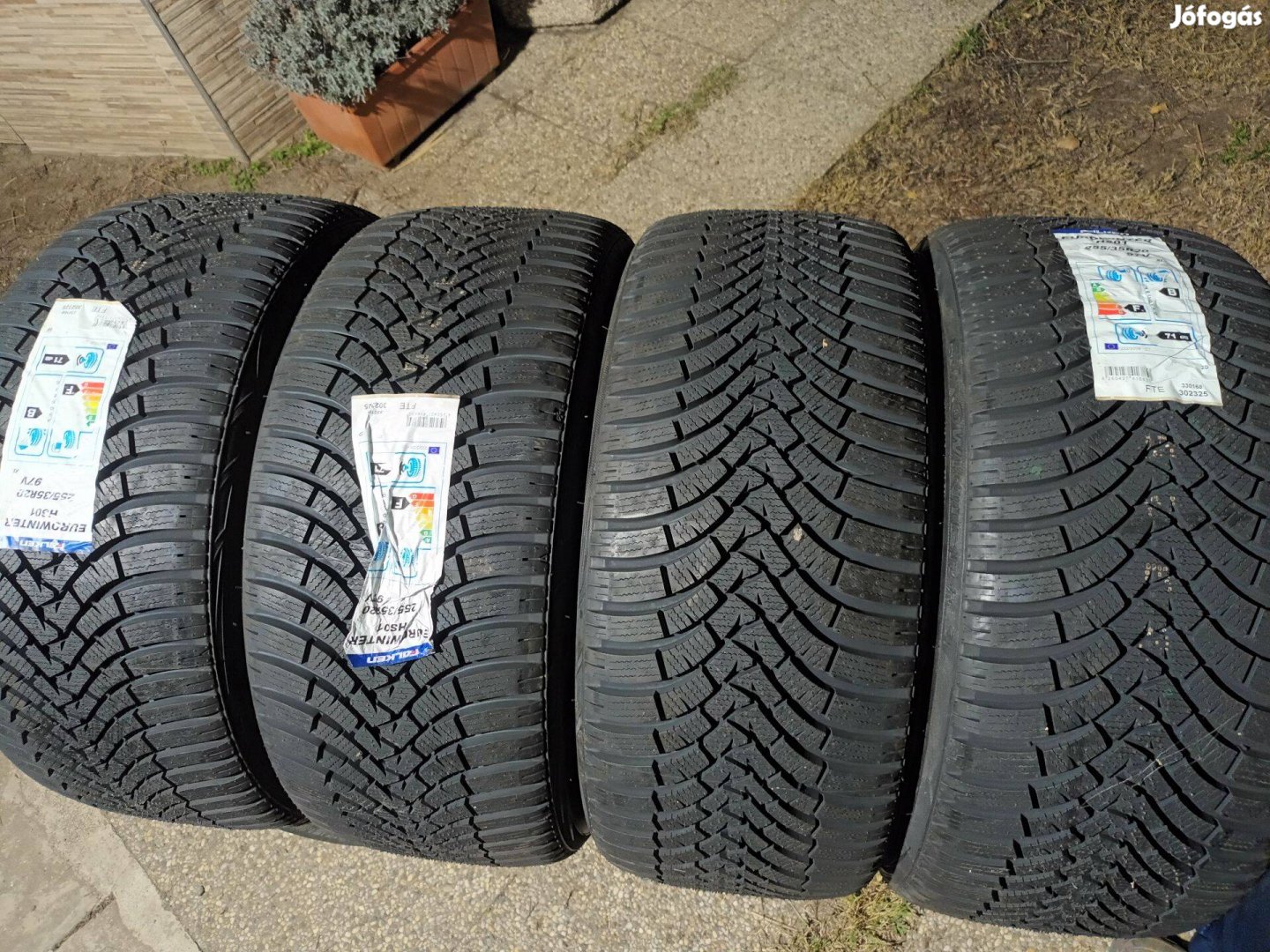 255/35r20 Falken téligumi 4db új