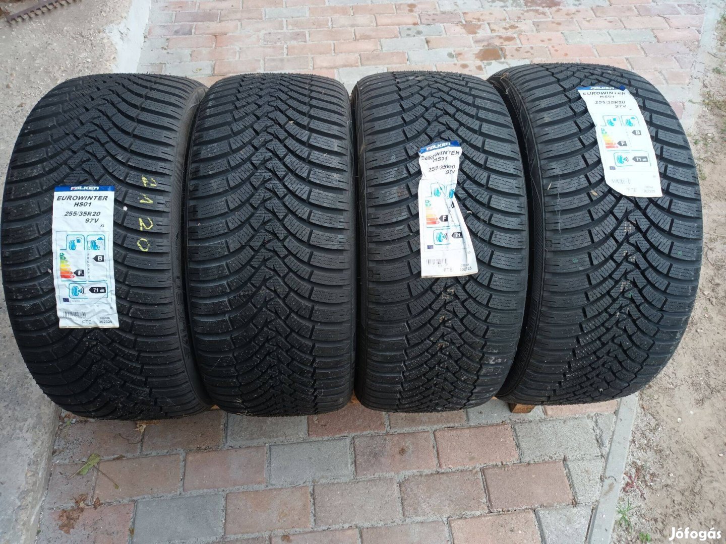 255/35r20 Falken téligumi 4db új