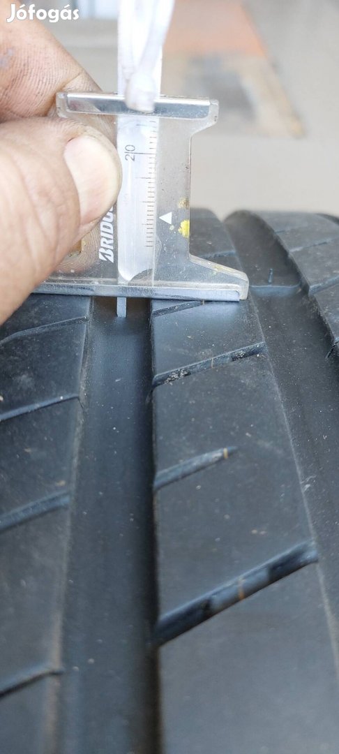 255/40R17"  Nexen Nfera 