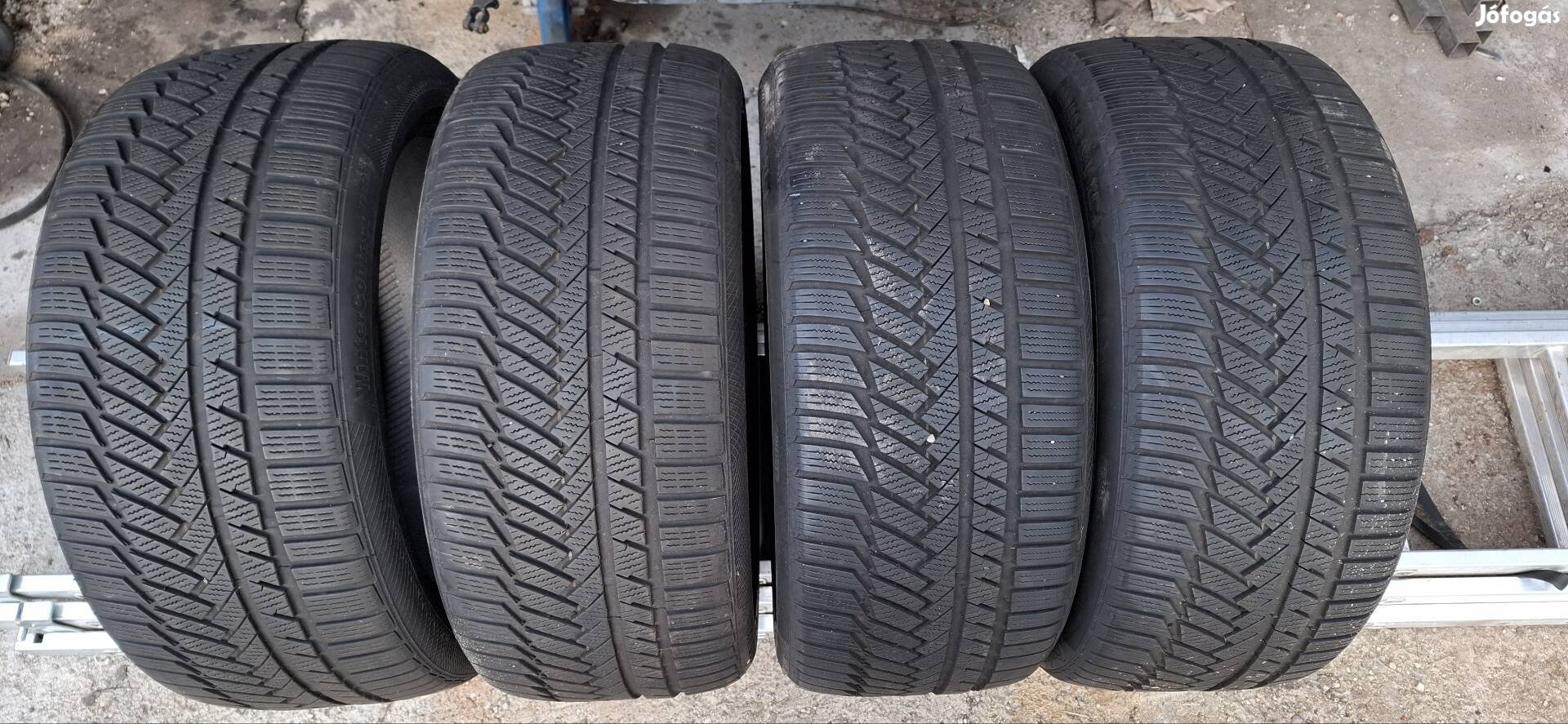 255/40R19 Continental