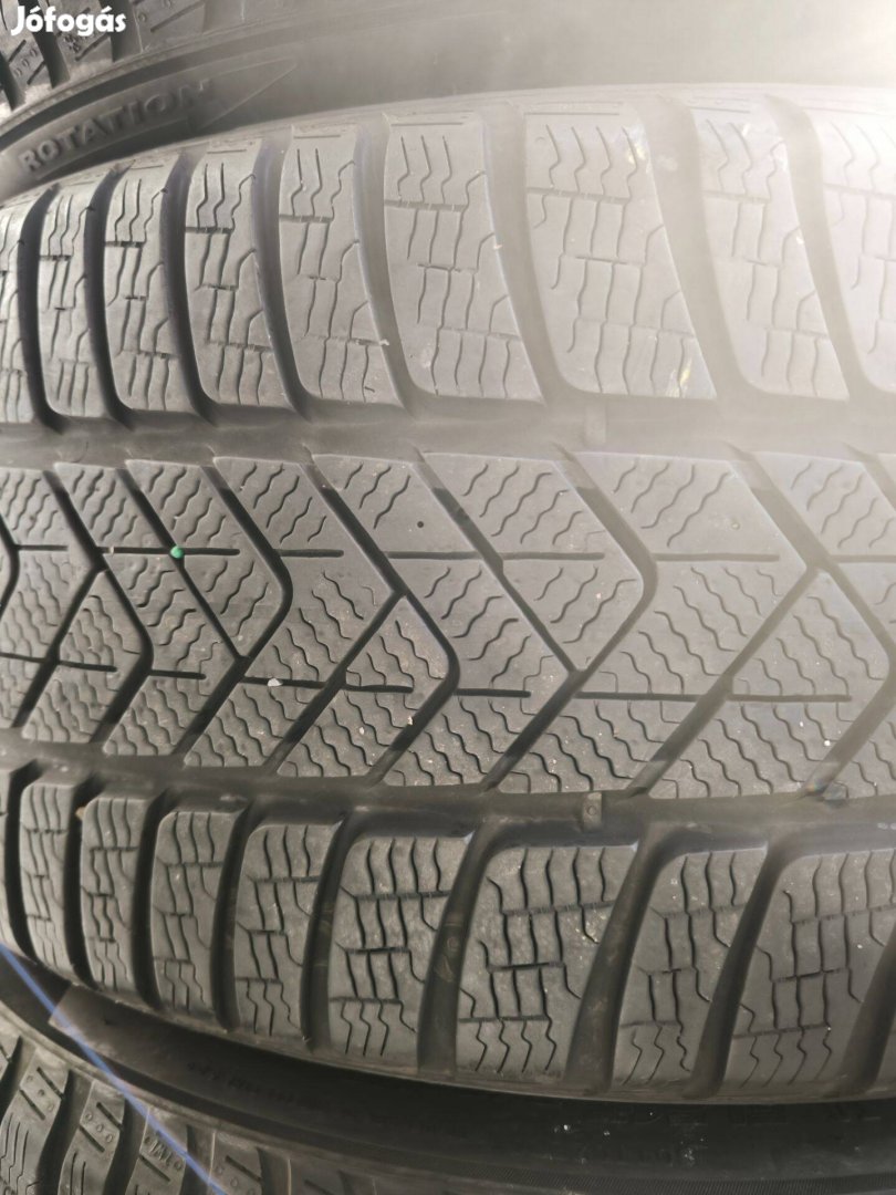 255/40R20 2022 újszerű Pirelli téligumi 255/40 R20