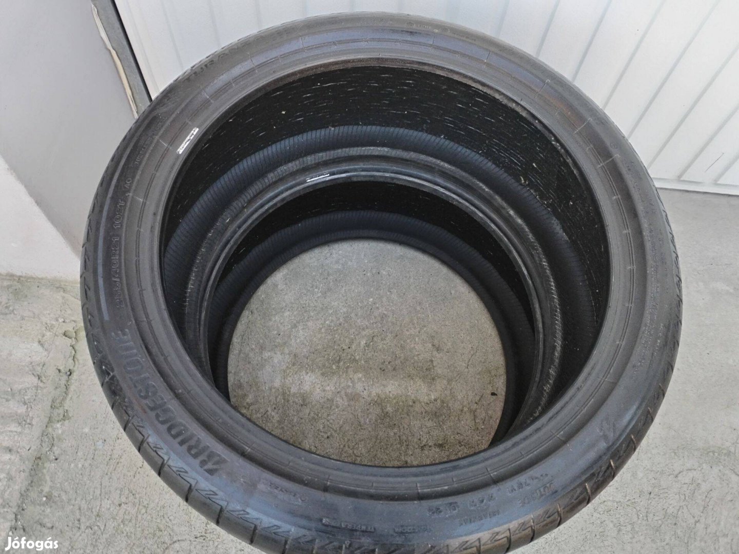255 40 21 bridgestone 255/40 R 21 nyári gumi 2 db