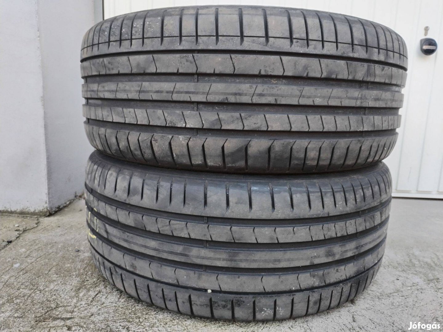 255 40 21 pirelli nyári gumi 2 db