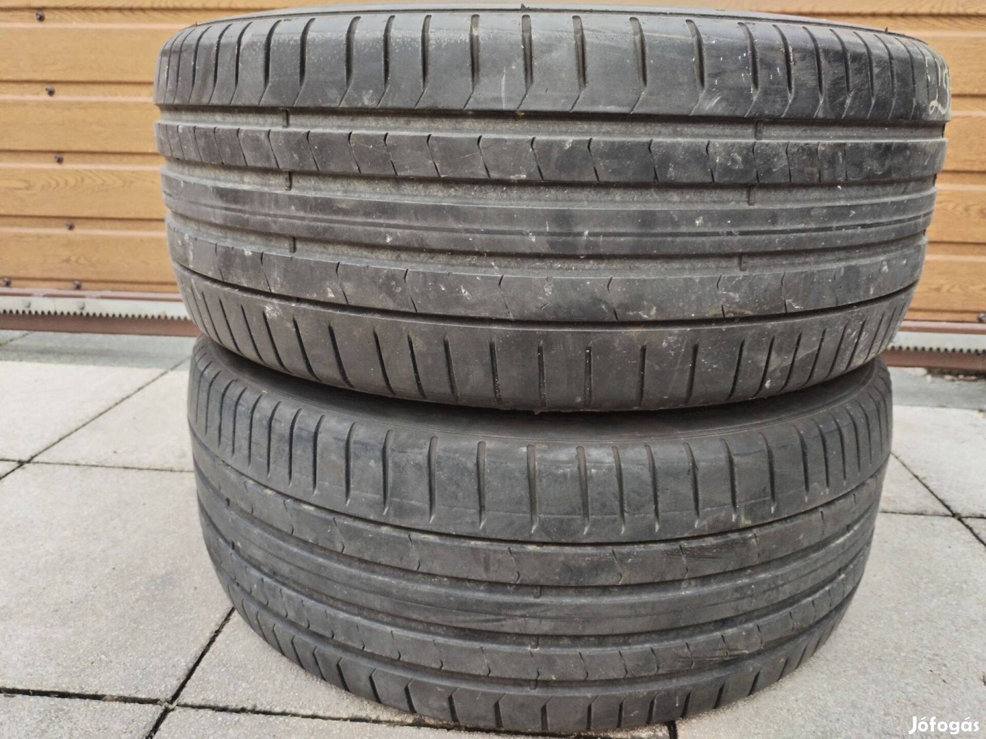 255 40 21 pirelli nyári gumi 2 db
