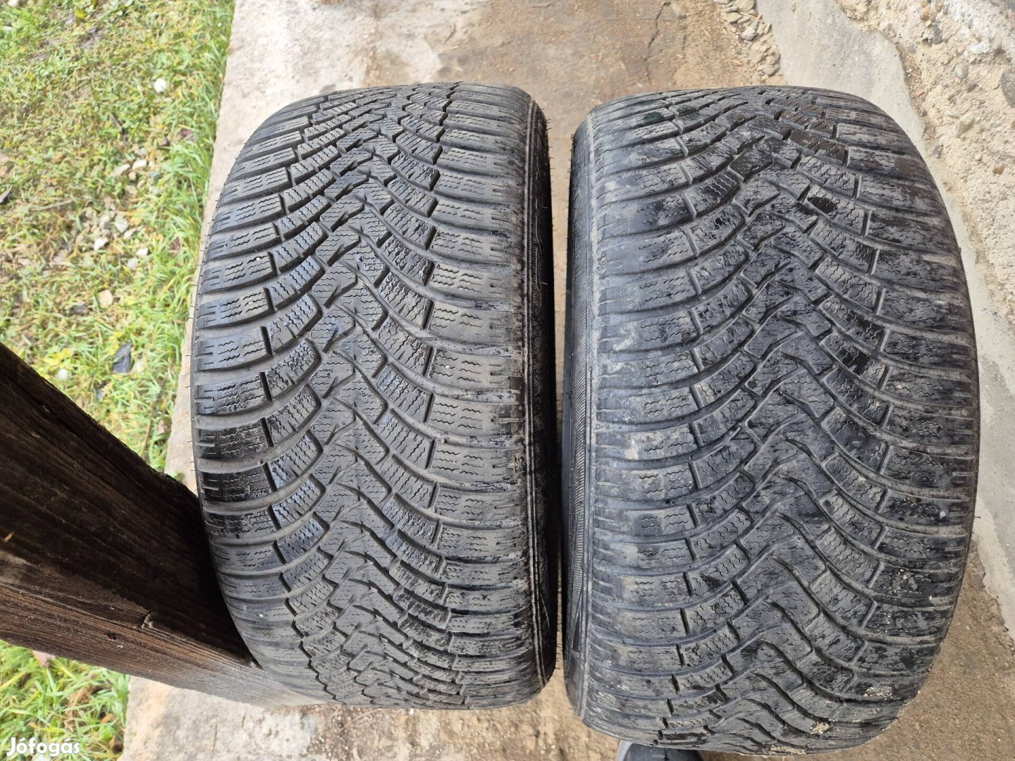 255/40 R18 Falken téli gumi