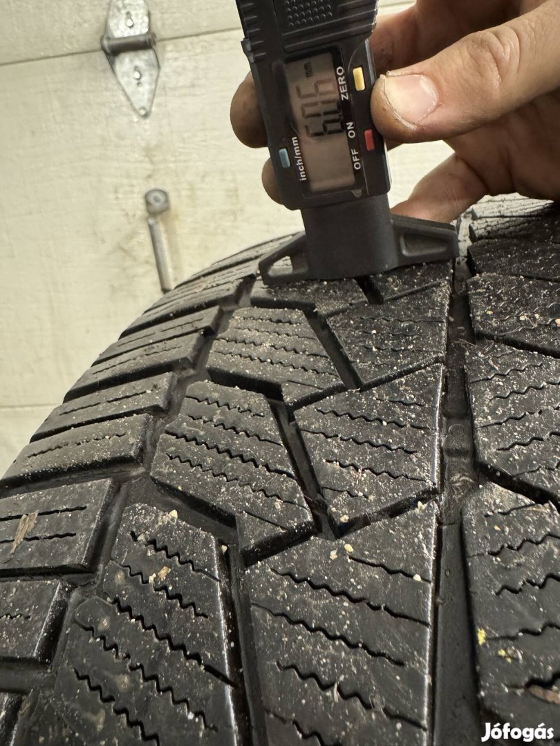 255/40 R20 Continental használt téli gumi. 