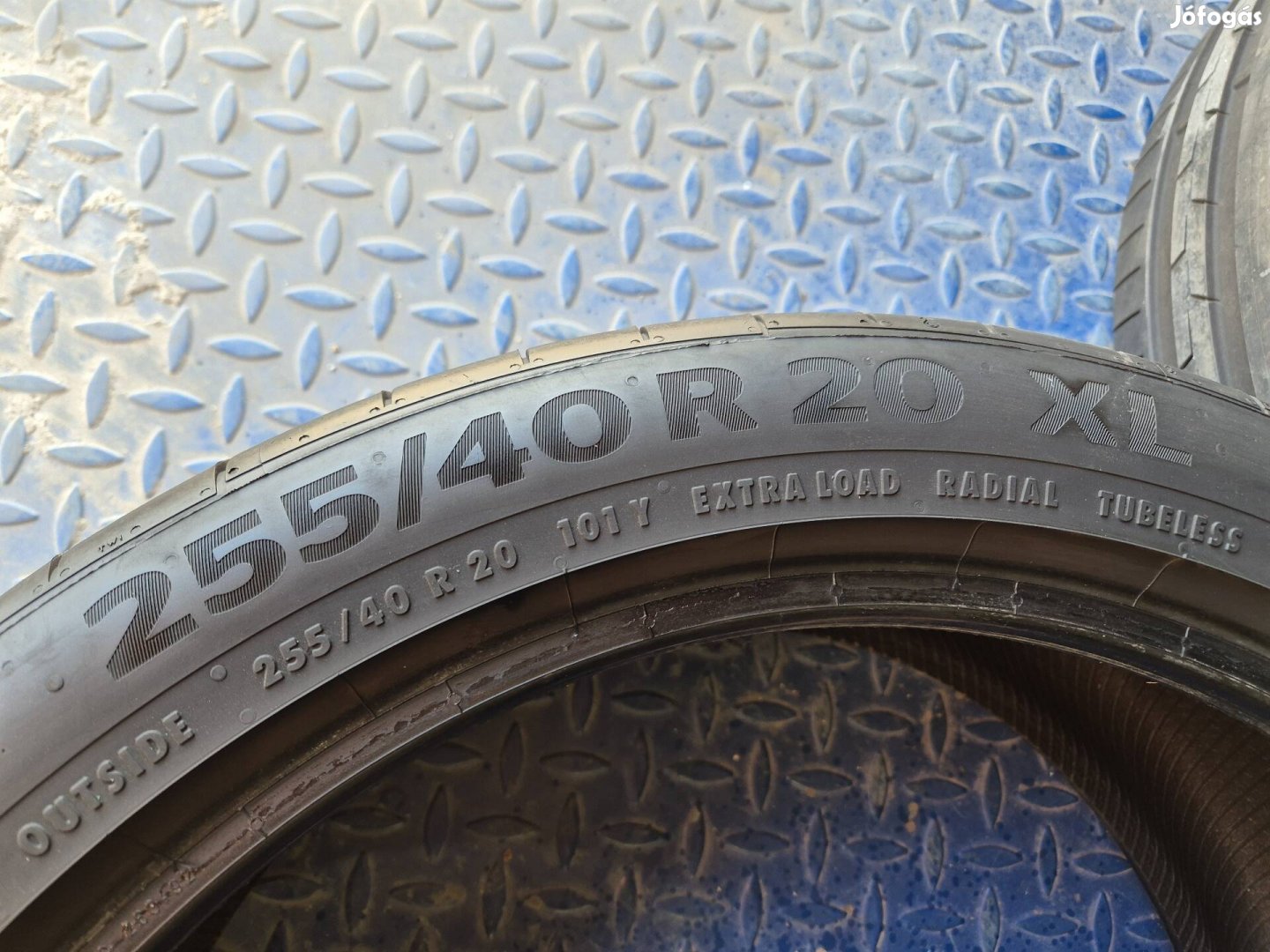 255/40 R20 Continental nyári gumi - 4-5mm - 4 db 60 ezer Ft