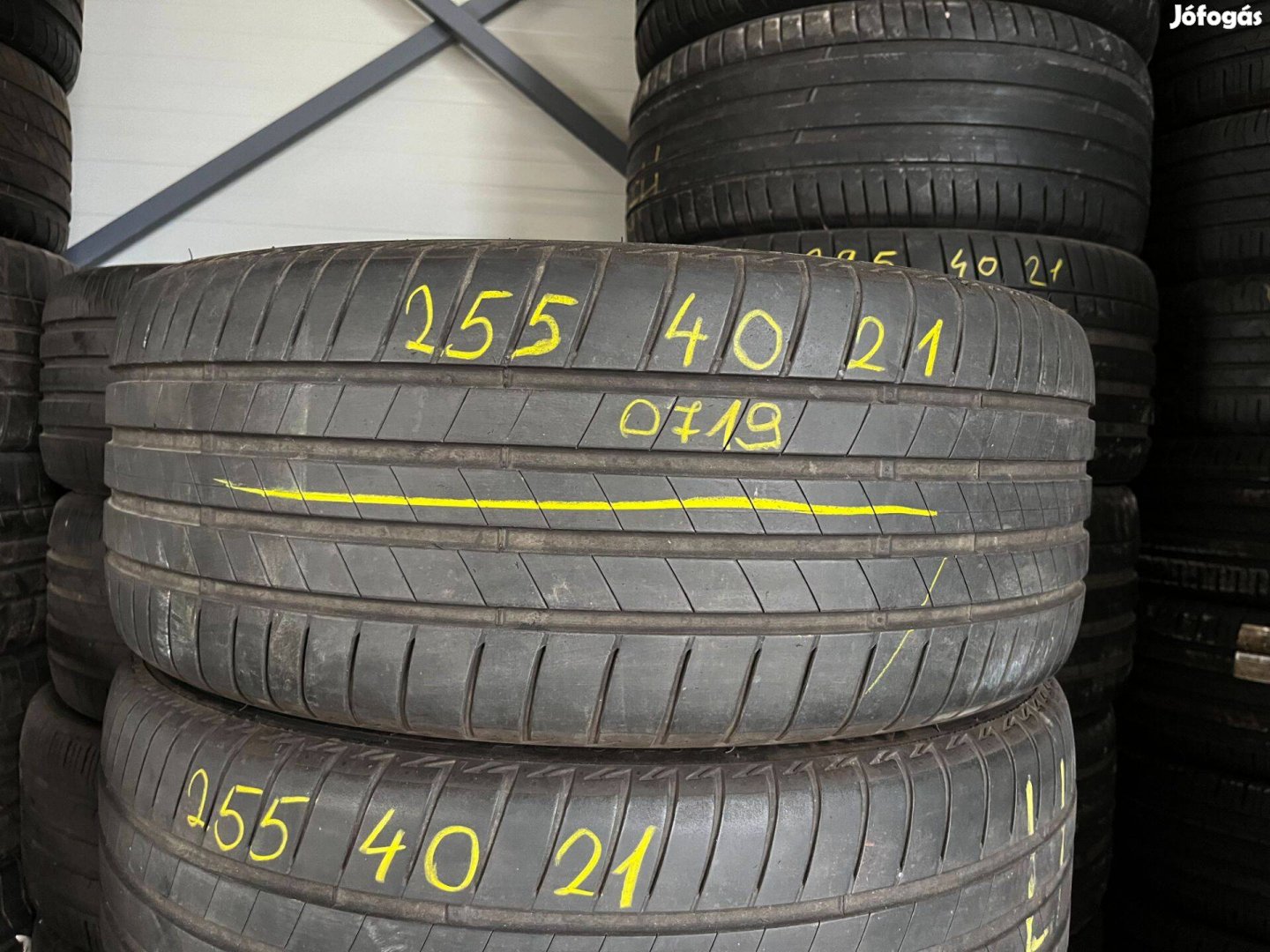 255/40 r21 Bridgestone nyárigumi 4db eladó 255/40r21 garnitúra