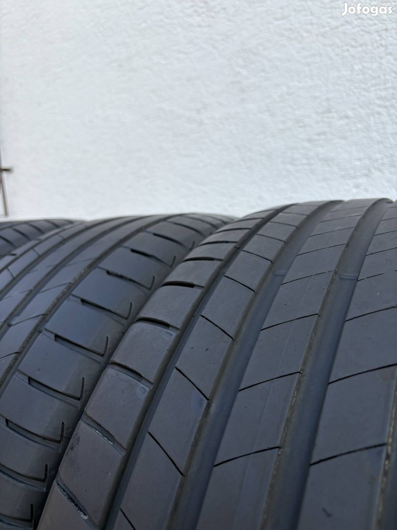 255/40r20 255/40R20