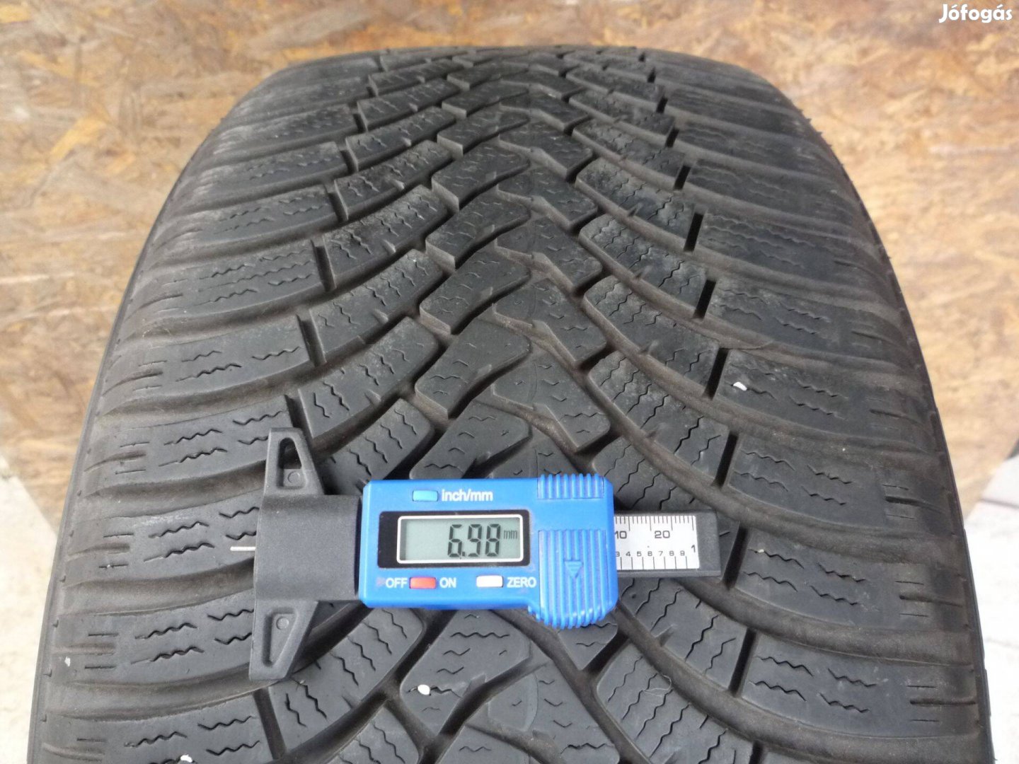 255/45R18 Falken téli garnitúra szinte újszerű állapotban eladó!