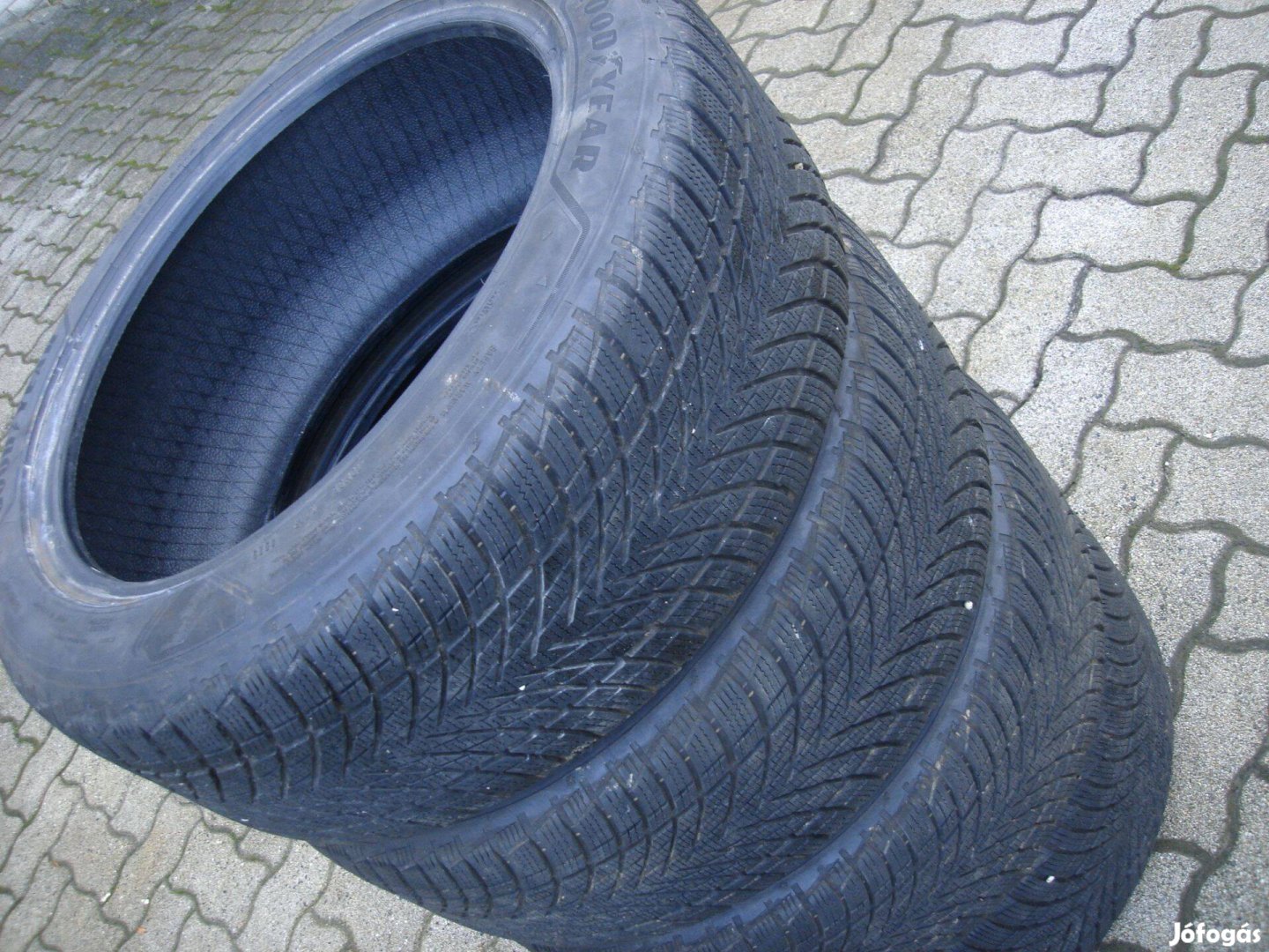 255/45R19 Goodyear Ultra Grip Performance 3 Téli Gumi