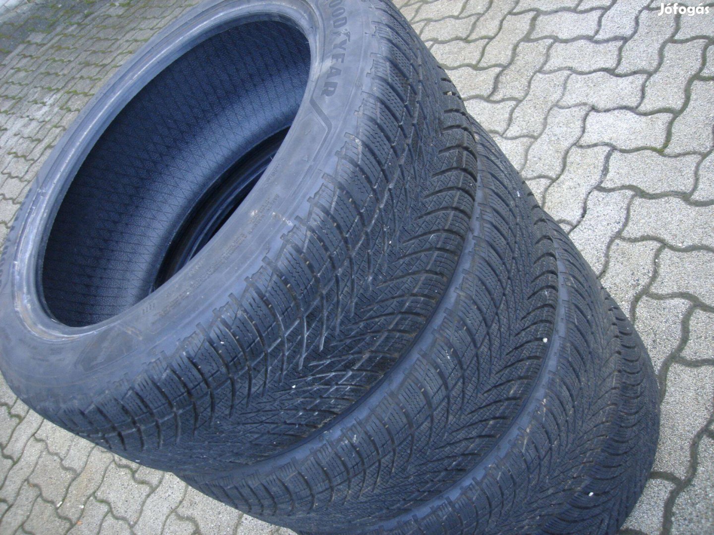 255/45R19 Goodyear Ultra Grip Performance 3 Téli Gumi