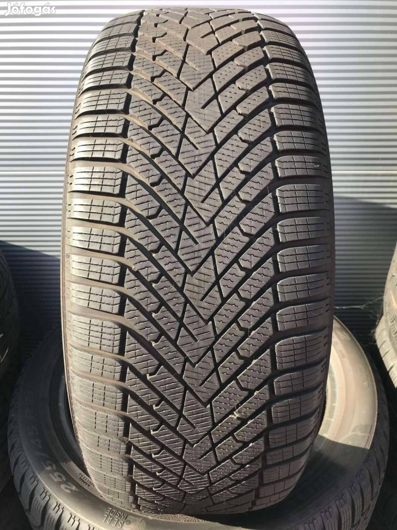 255/45R20 255/45 R20 újszerű Pirelli téli gumi ÁR/db Dot23