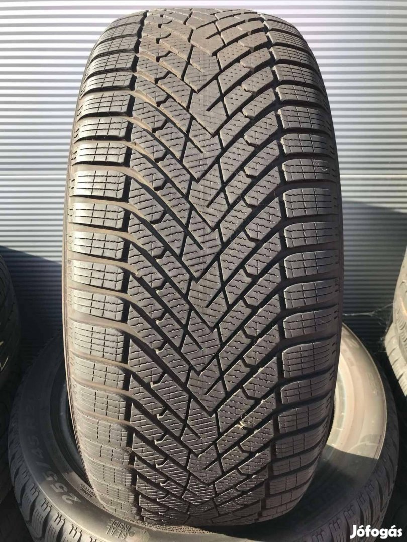 255/45R20 255/45 R20 újszerű Pirelli téli gumi ÁR/db Dot23