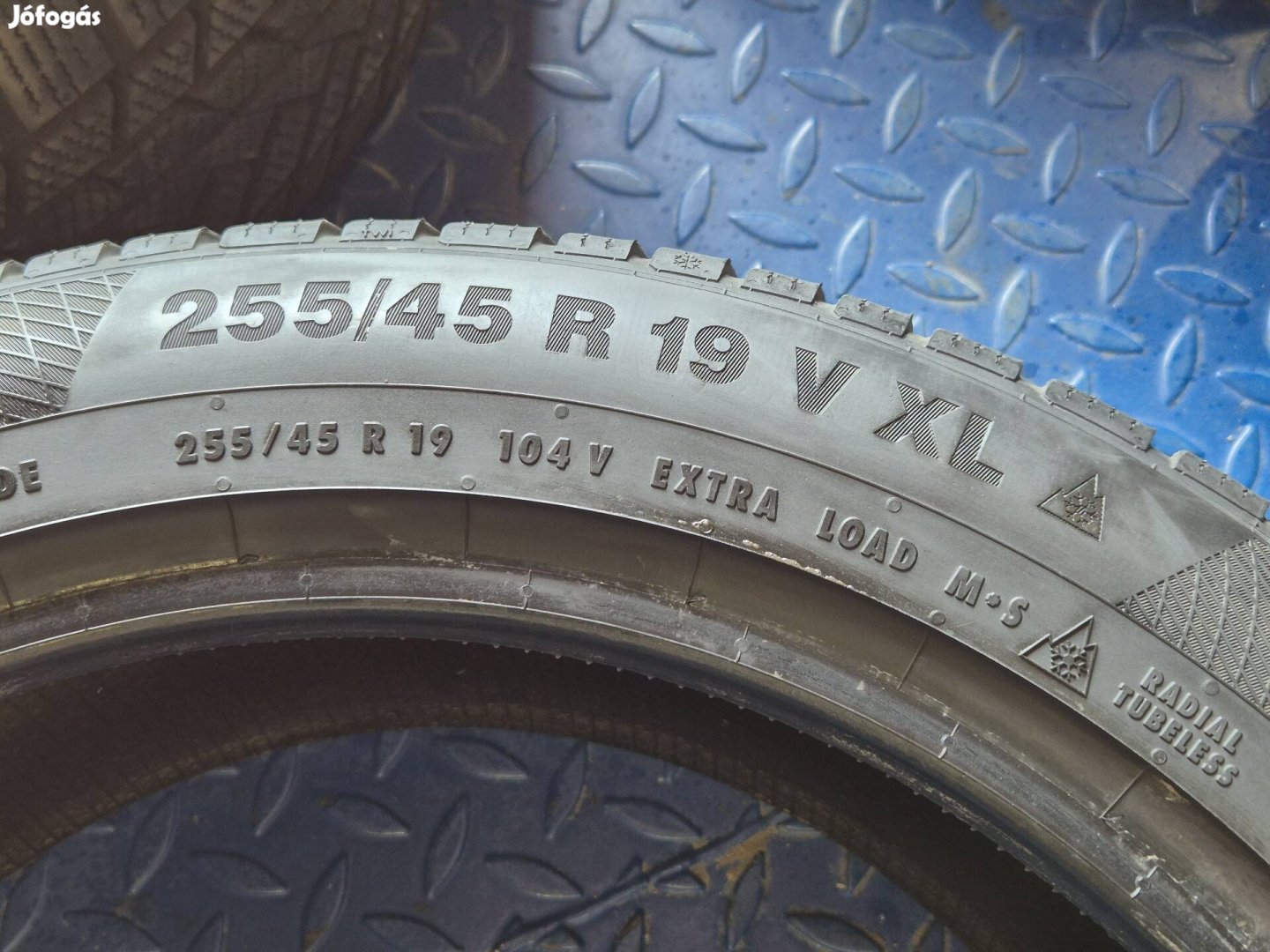 255/45 R19 Continental téli gumi - 6mm - 4 db 90 ezer Ft
