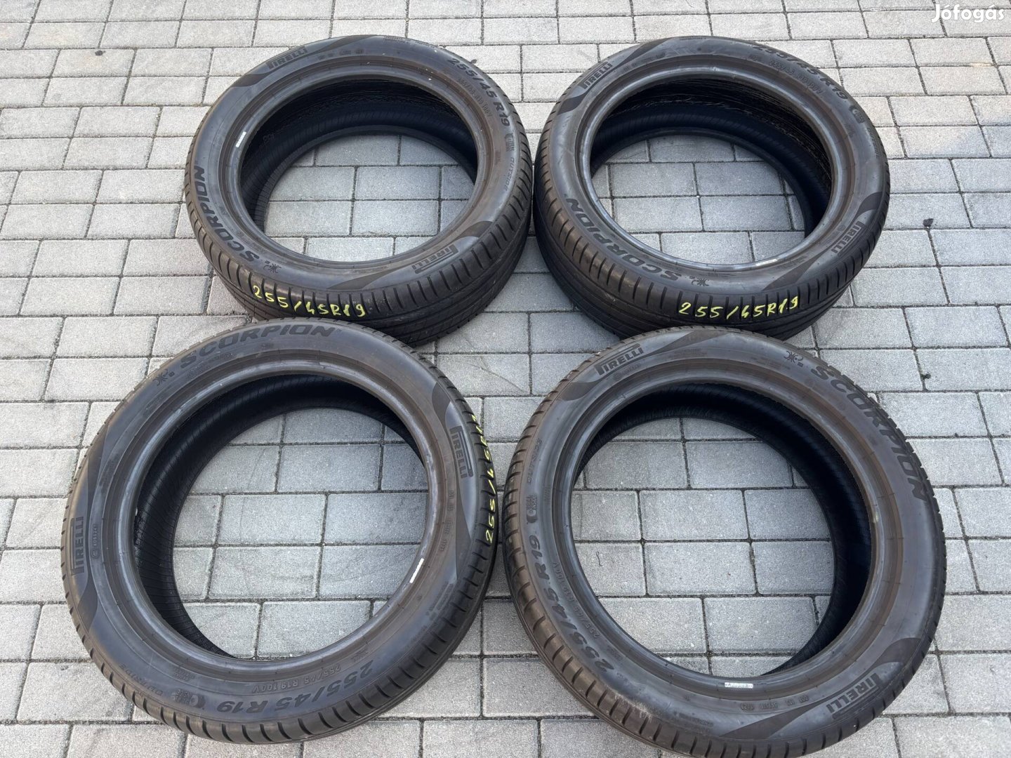 255/45 R19 Pirelli nyárigumi