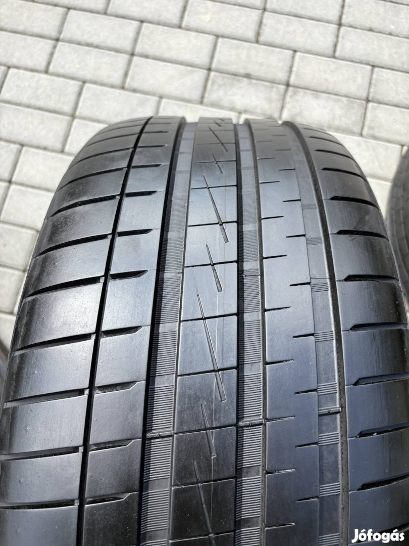 255/45 R19 Vredestein nyárigumi