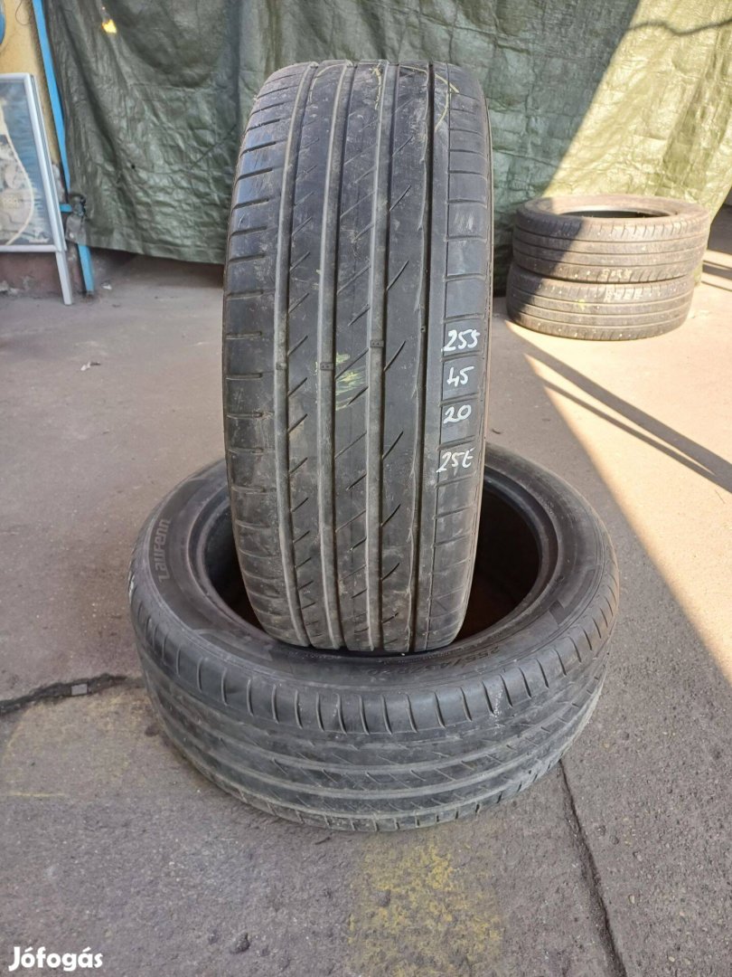 255/45 R20 Laufenn használt nyárigumi