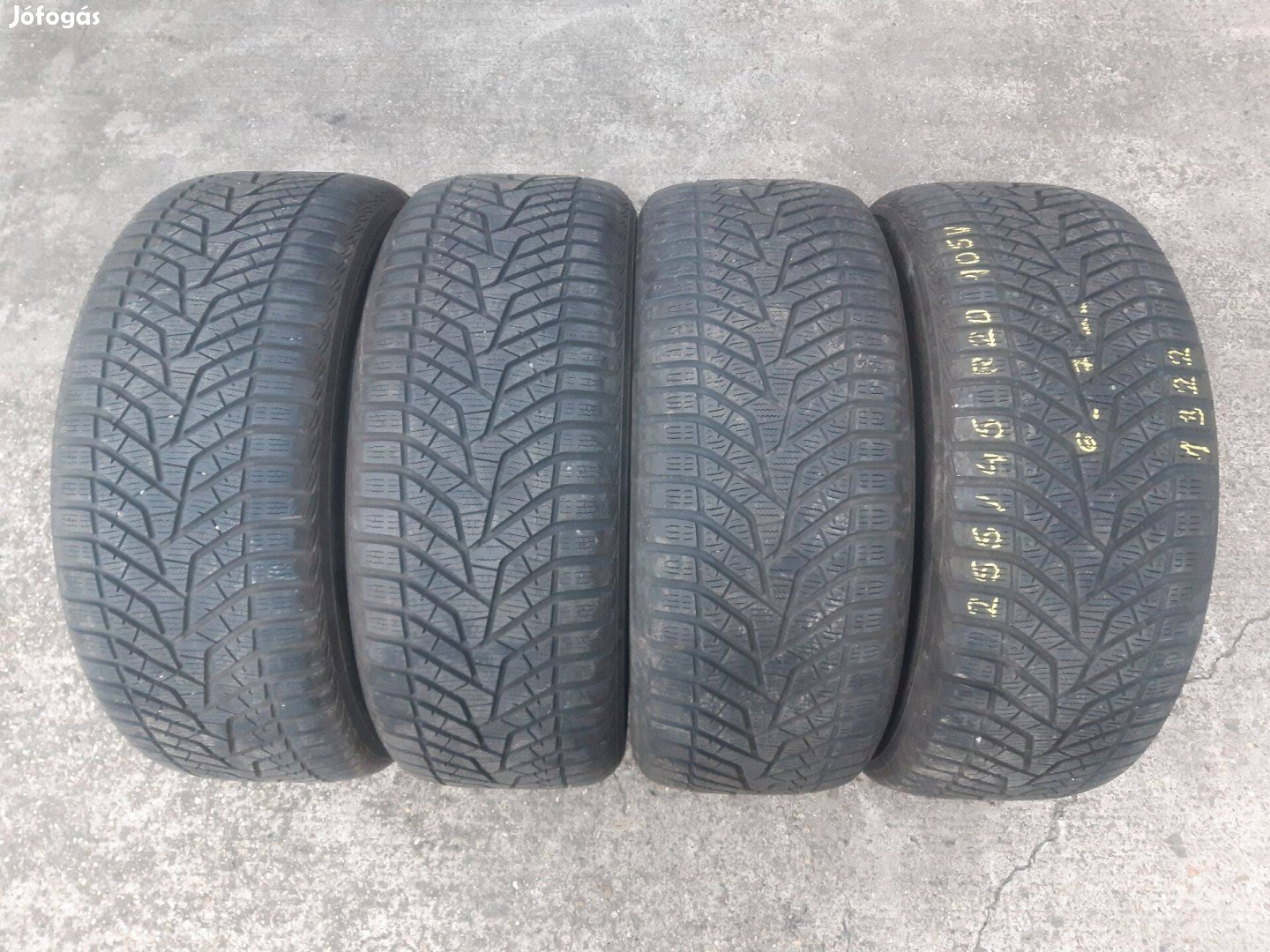 255/45 R20 - Yokohama téligumik